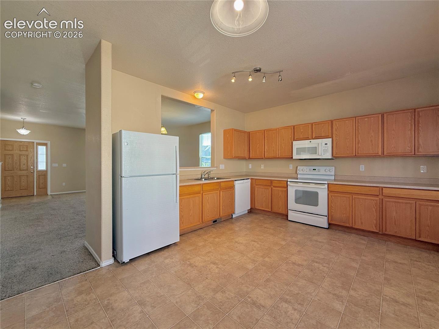 Listing photo 6 for 10586 Country Park Point