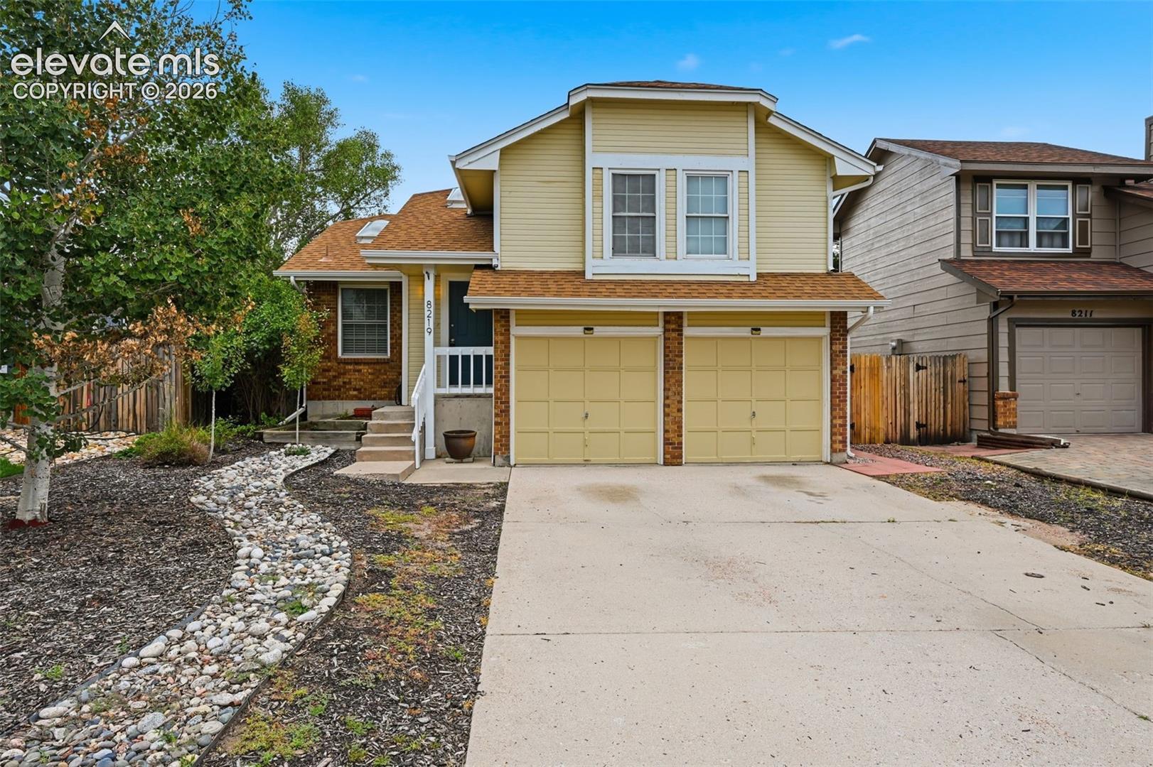 Listing photo 2 for 8219 Steadman Drive