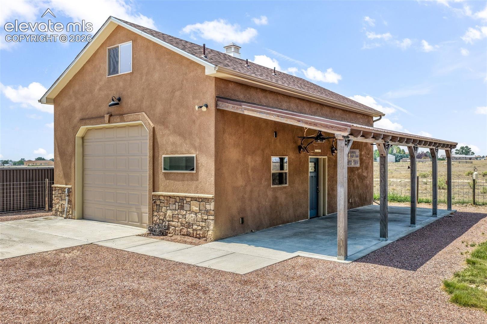 Listing photo 3 for 83 S Golfwood Drive
