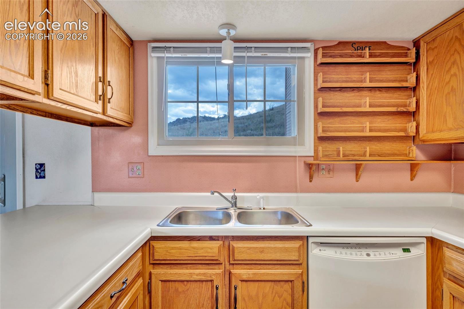 Listing photo 7 for 1405 Vondelpark Drive
