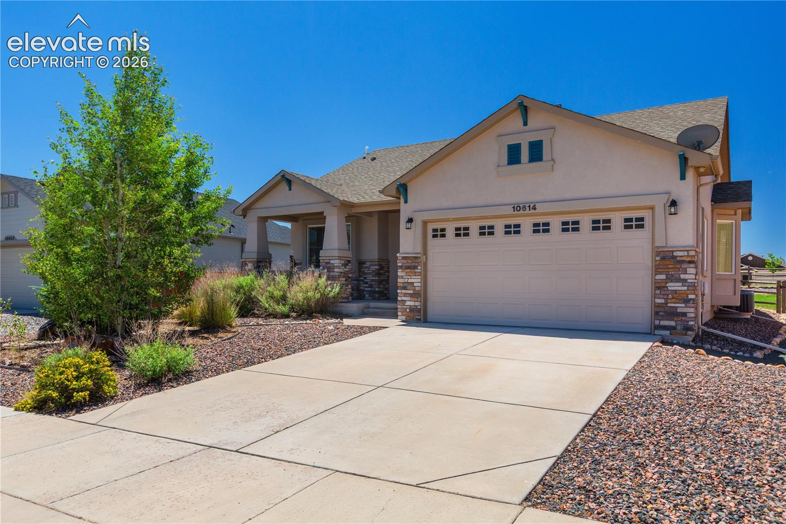 Listing photo 2 for 10614 Mt Emerald Drive