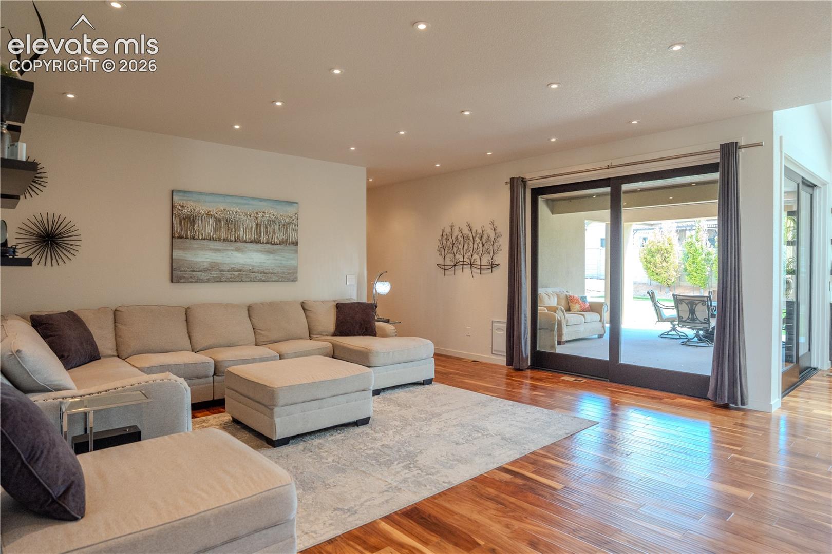 Listing photo 19 for 5638 Venezia Way