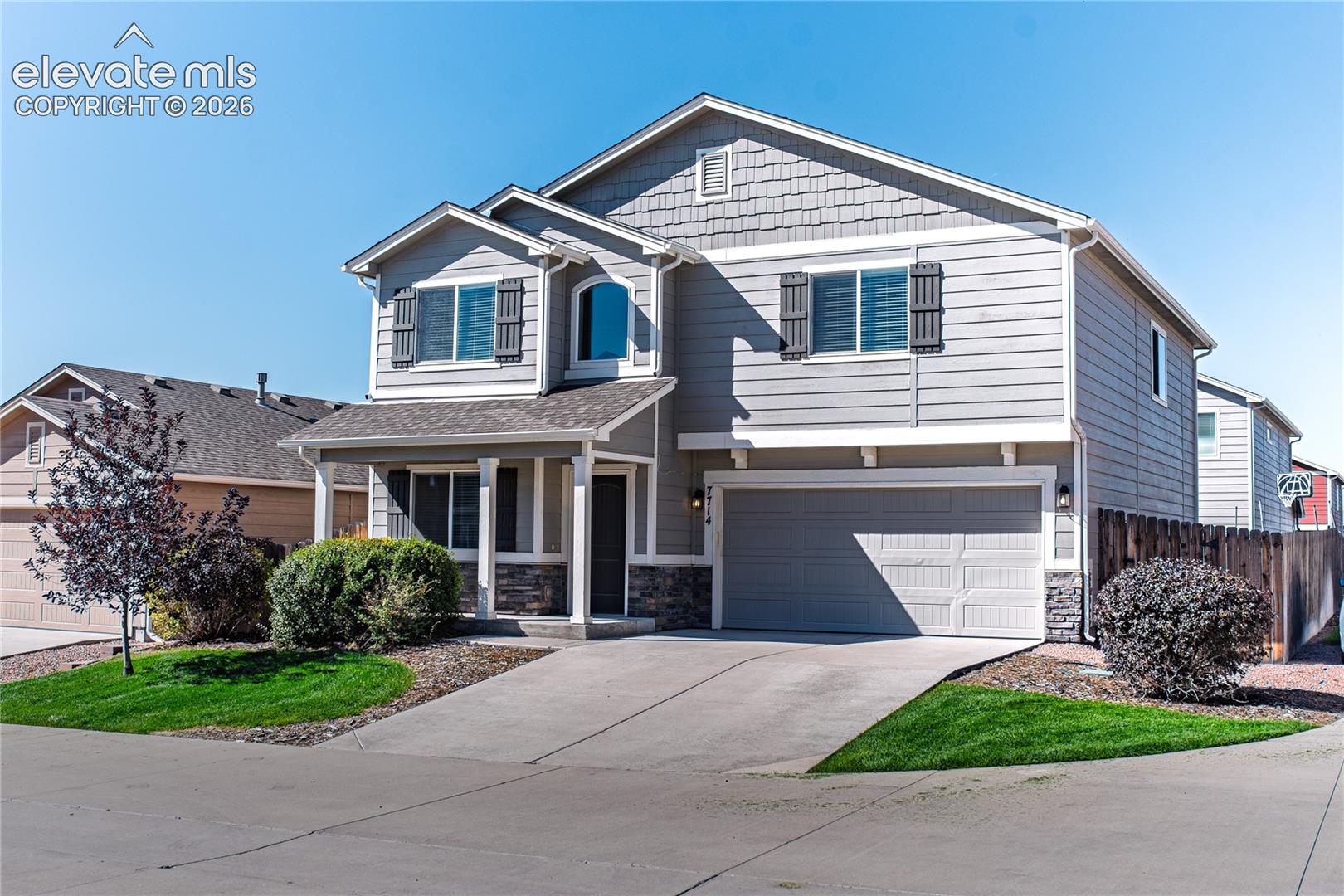 Listing photo 2 for 7714 Cruzer Heights