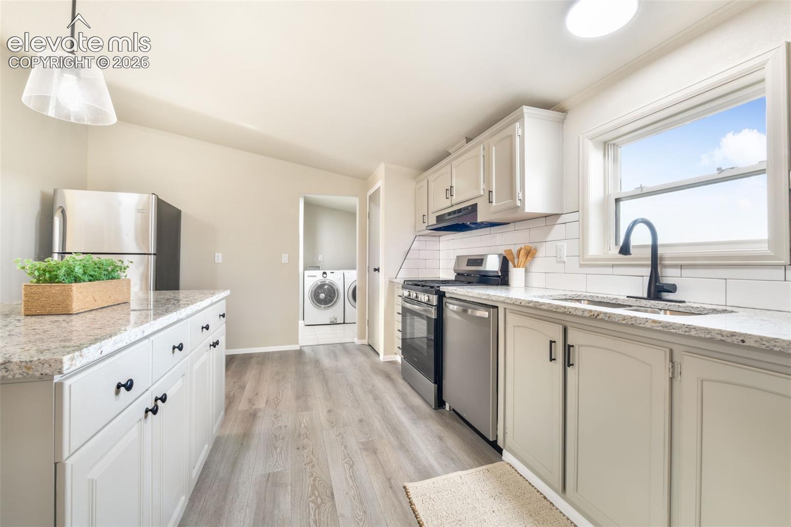 Listing photo 14 for 15054 Pamela Way