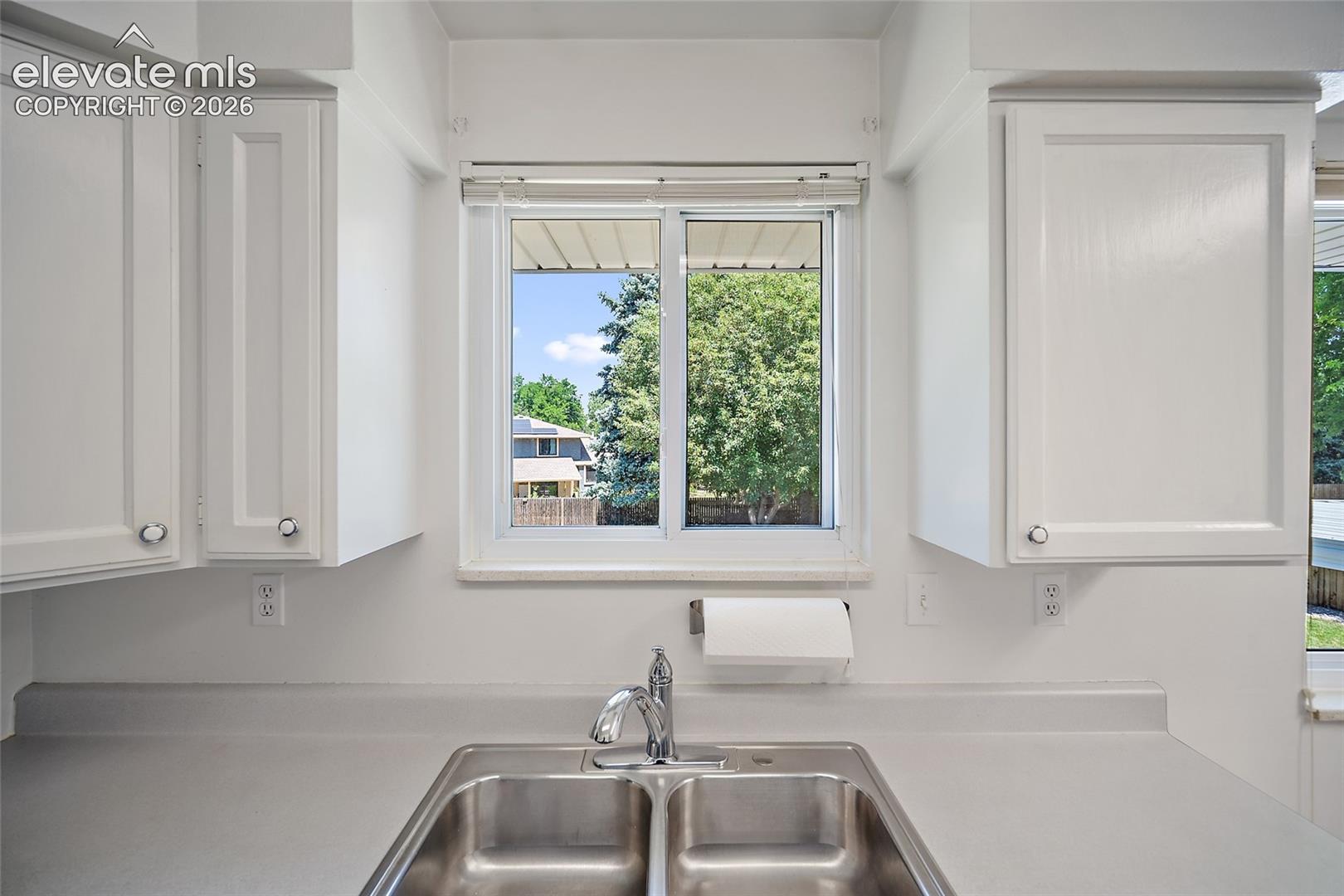 Listing photo 13 for 4695 W Stanford Avenue