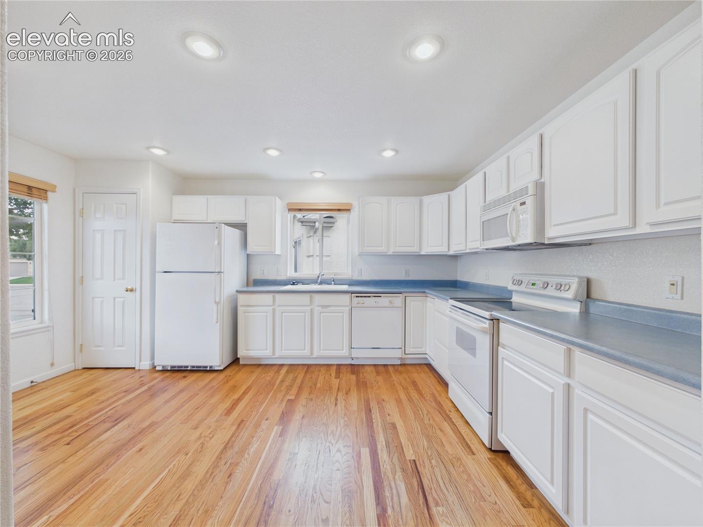Listing photo 6 for 2025 Kingsroyal Boulevard F