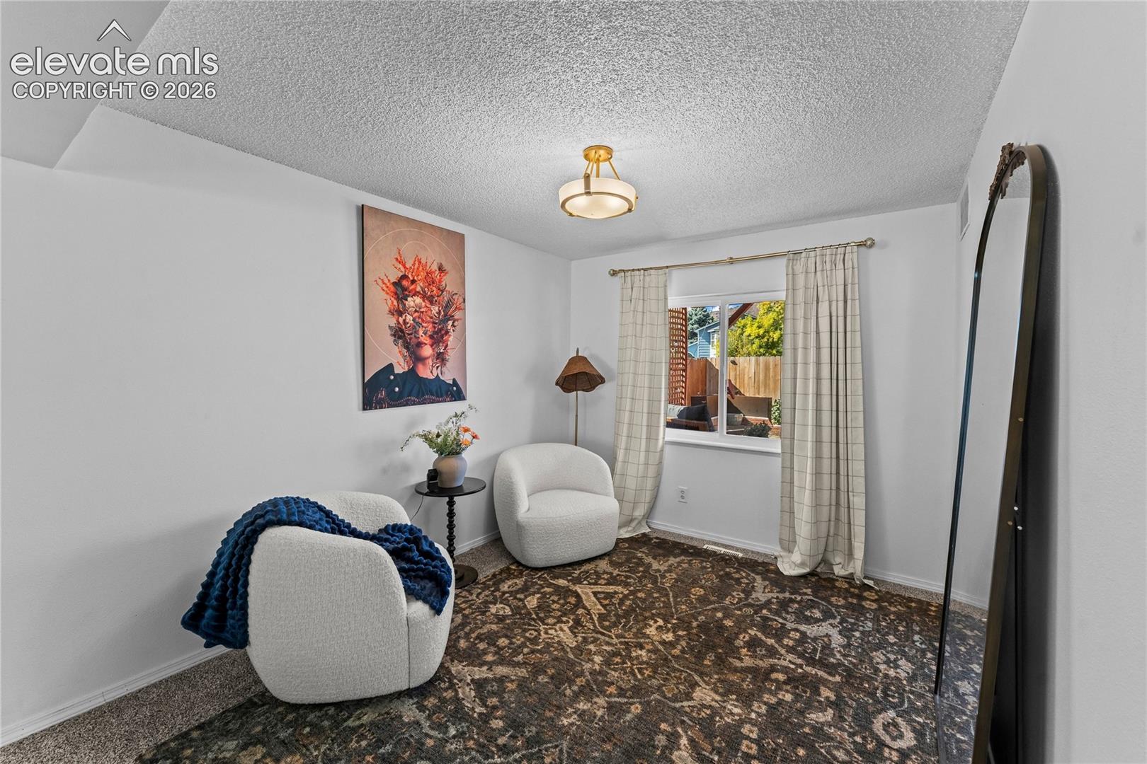 Listing photo 8 for 5870 Pemberton Way
