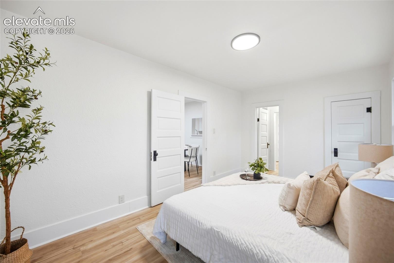 Listing photo 13 for 947 E Costilla Street