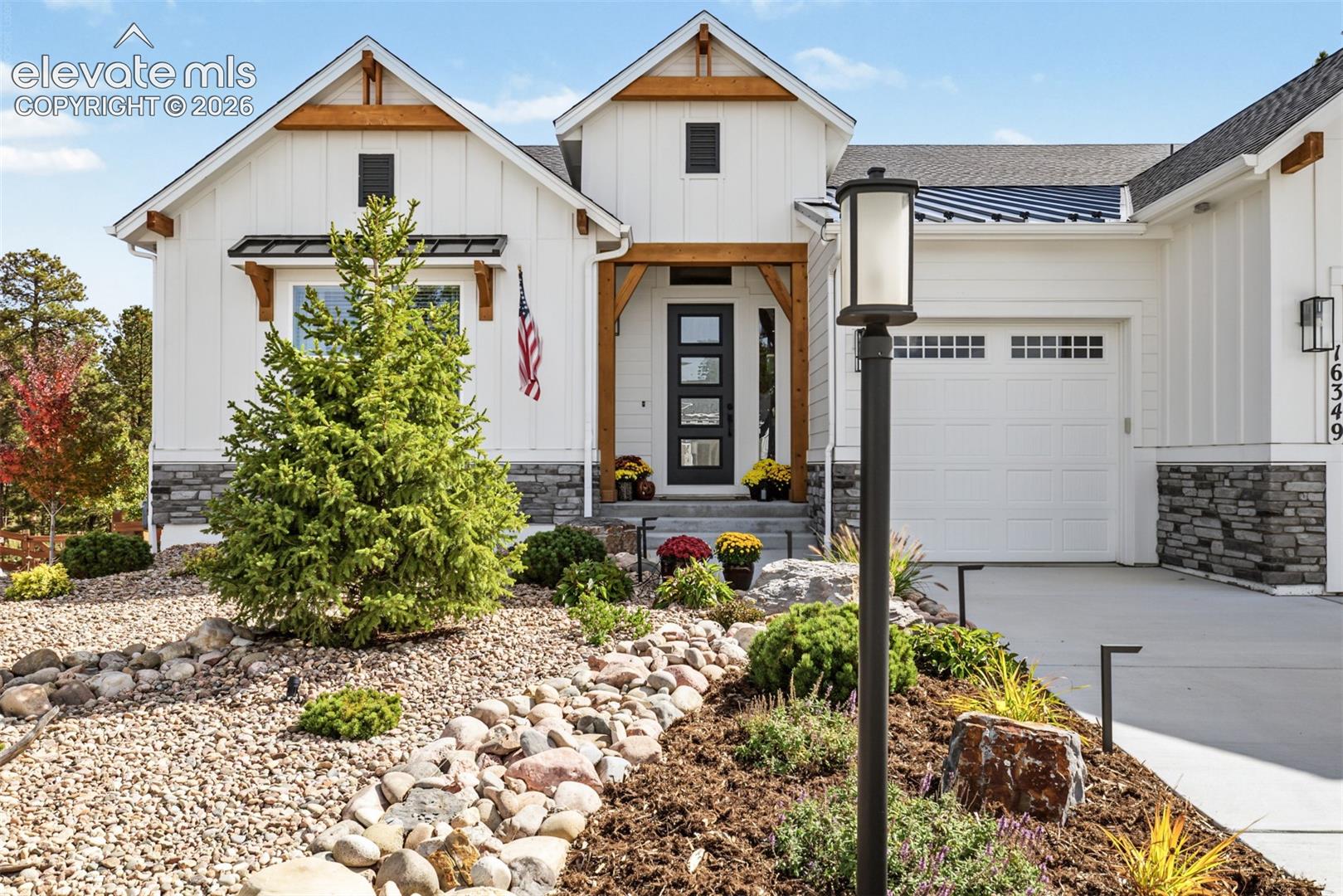 Listing photo 3 for 16349 Treetop Glory Court