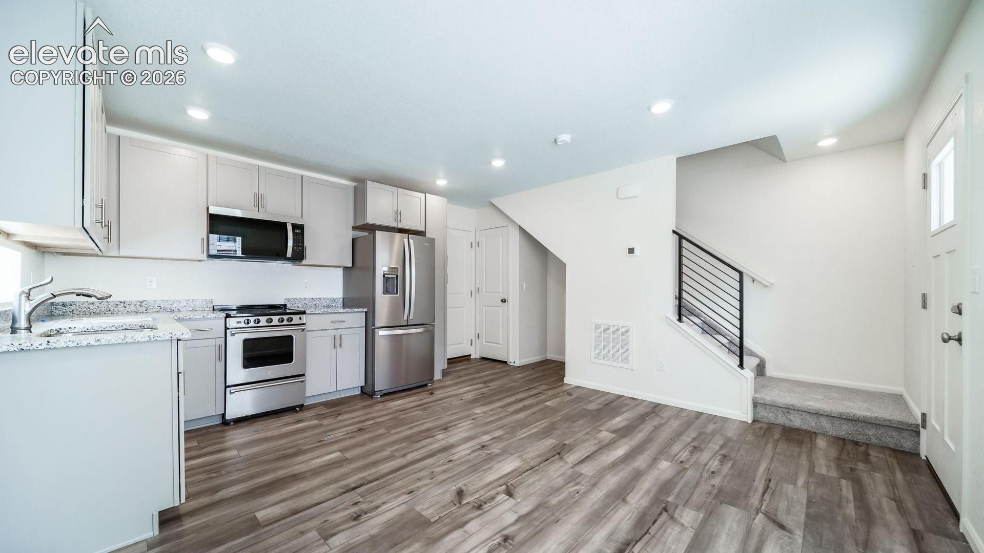 Listing photo 14 for 5664 Bowerman Lane