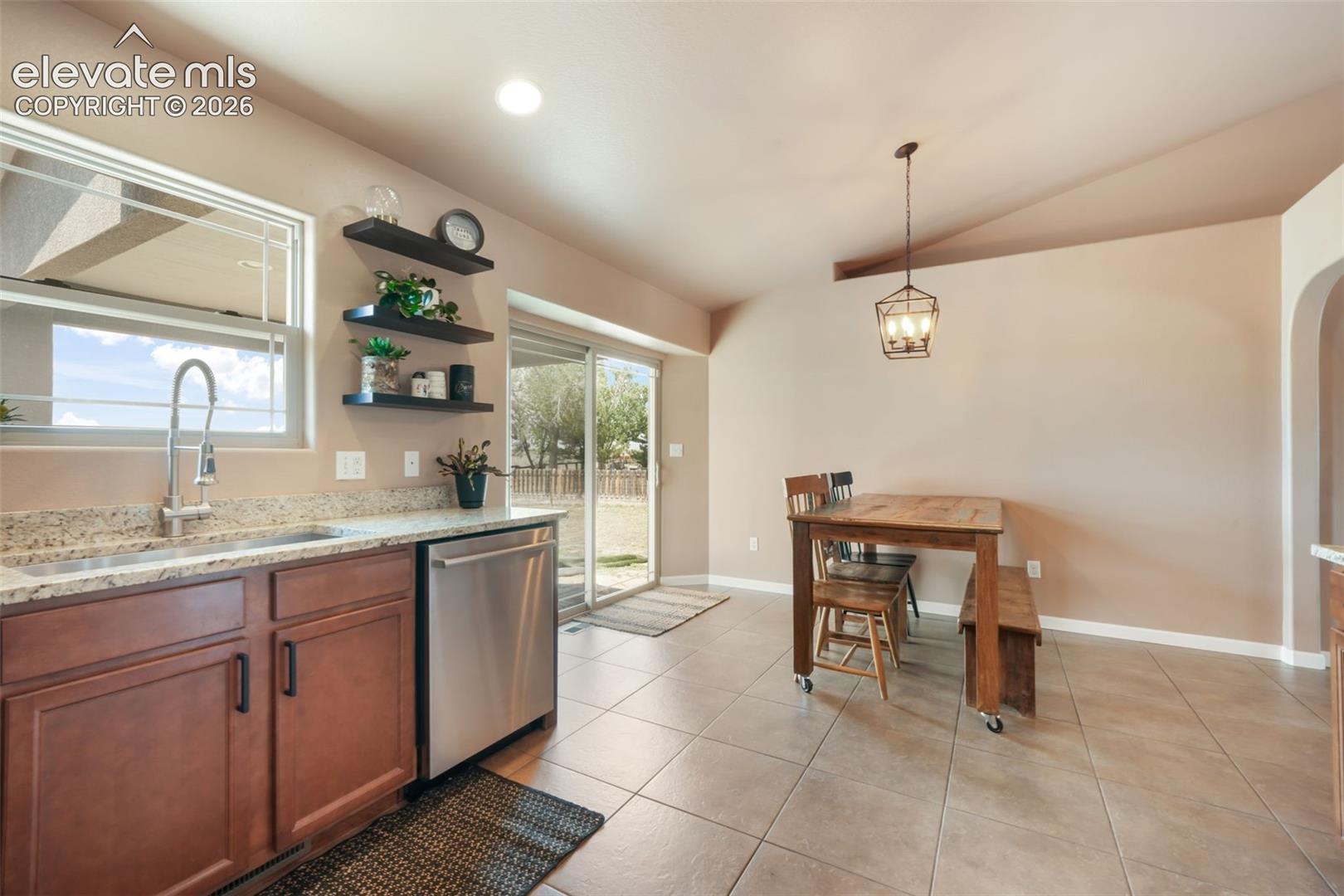 Listing photo 13 for 83 S Golfwood Drive