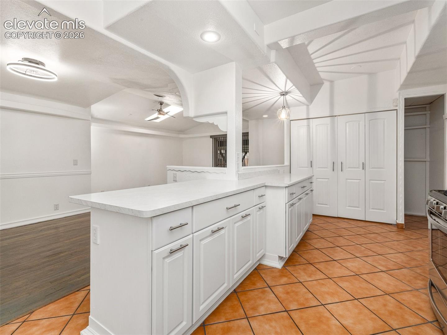 Listing photo 7 for 2213 E Evans Avenue