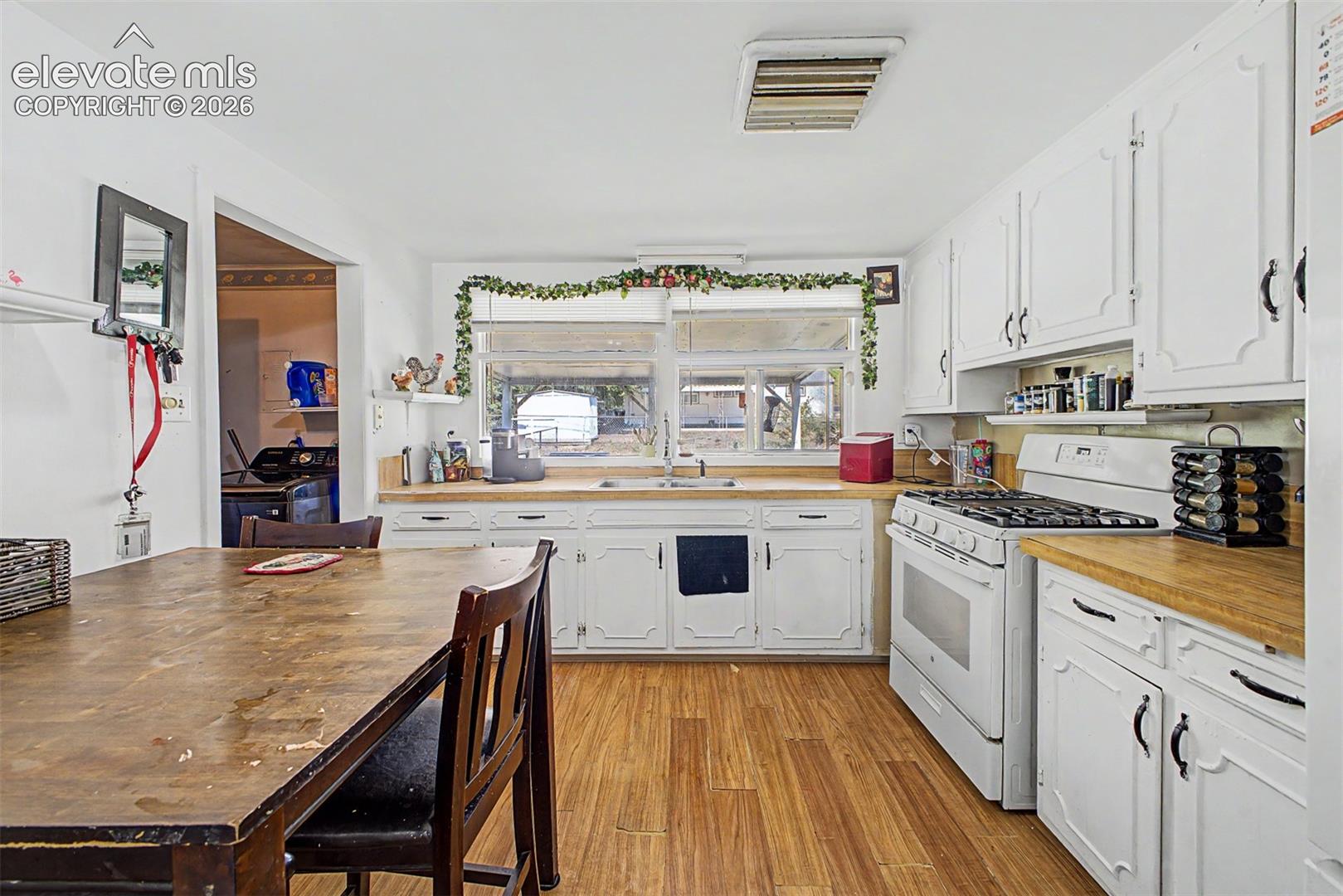 Listing photo 9 for 1606 Iroquois Road