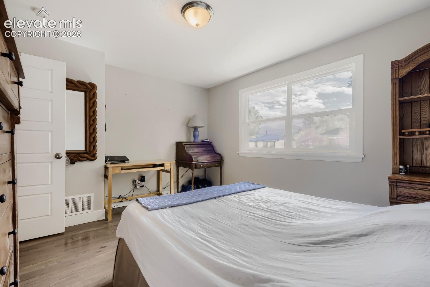 Listing photo 11 for 749 W Corona Avenue