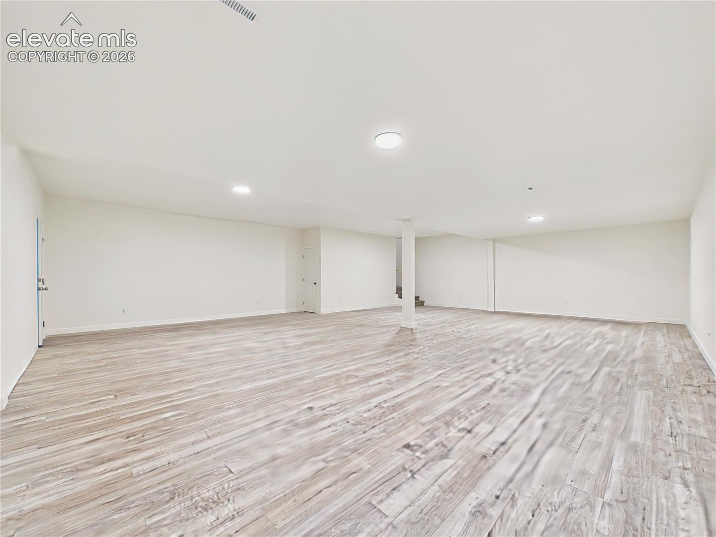 Listing photo 44 for 893 S Greenway Avenue