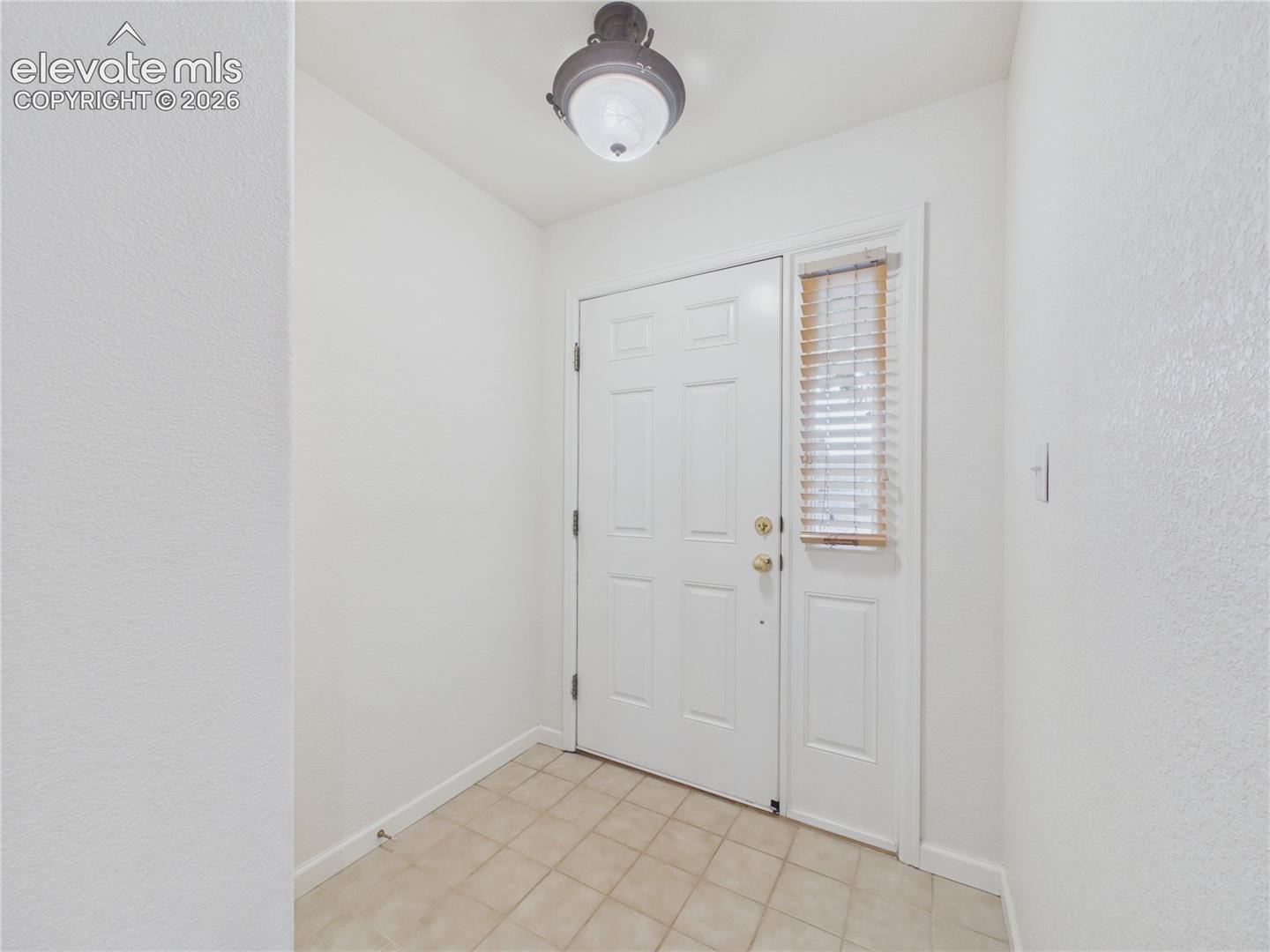 Listing photo 5 for 2025 Kingsroyal Boulevard F