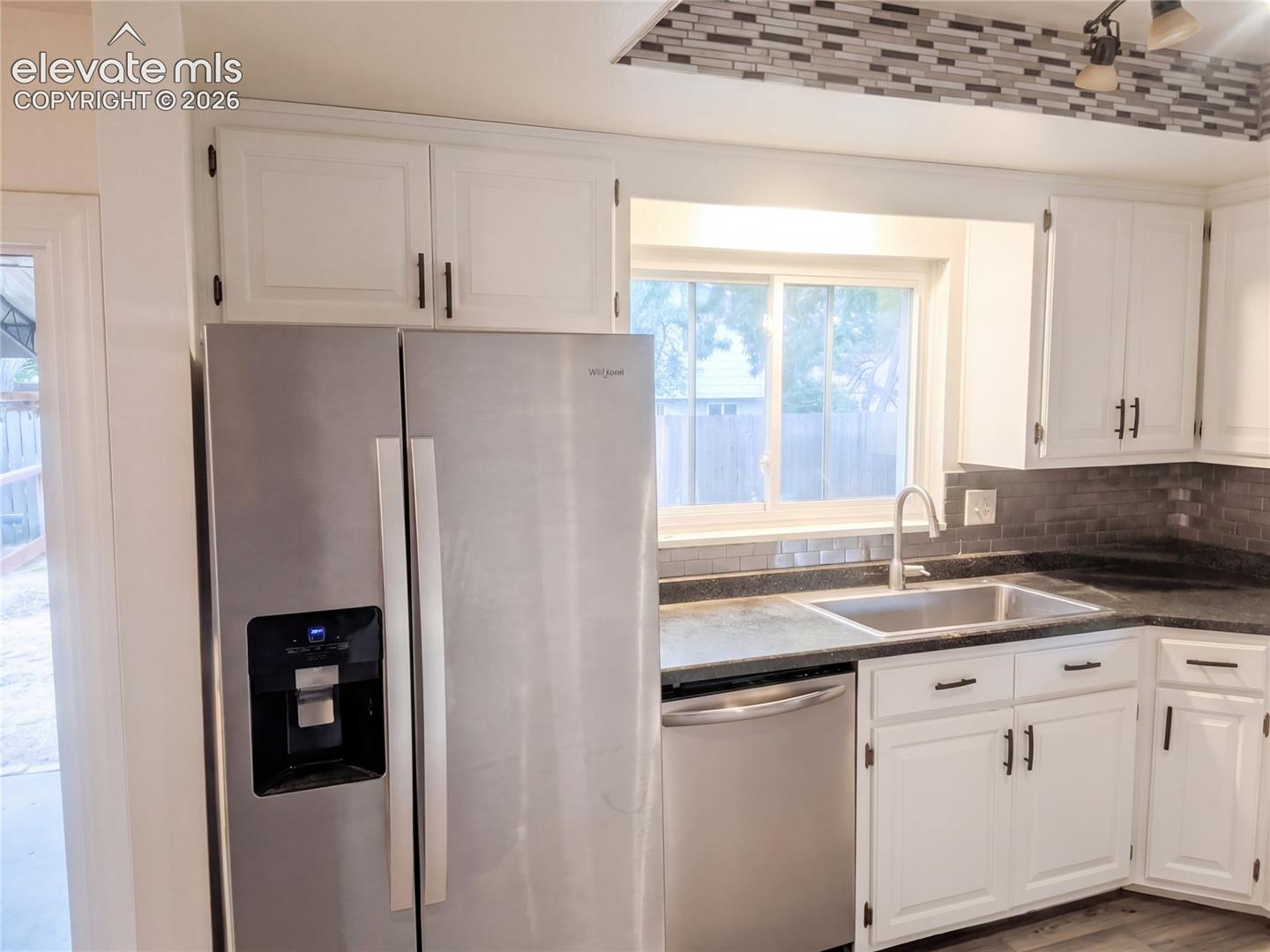 Listing photo 10 for 4015 Valli Vista Road