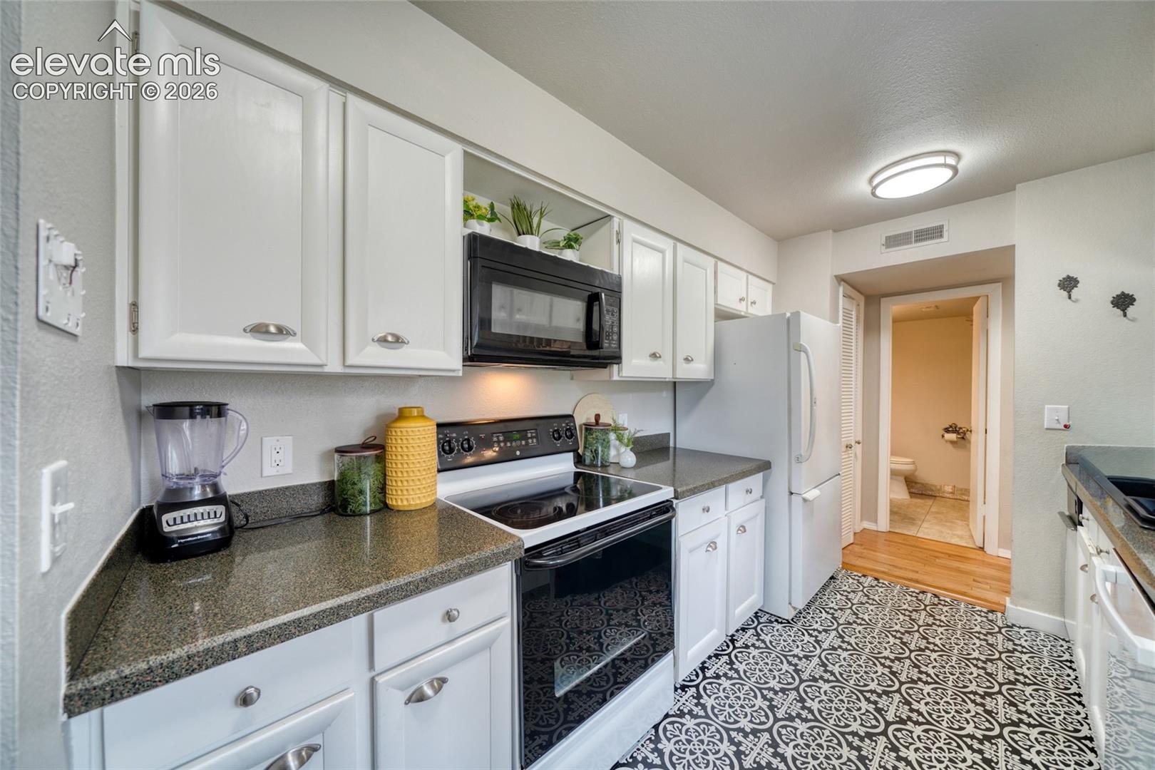 Listing photo 17 for 3330 Templeton Gap Road 31