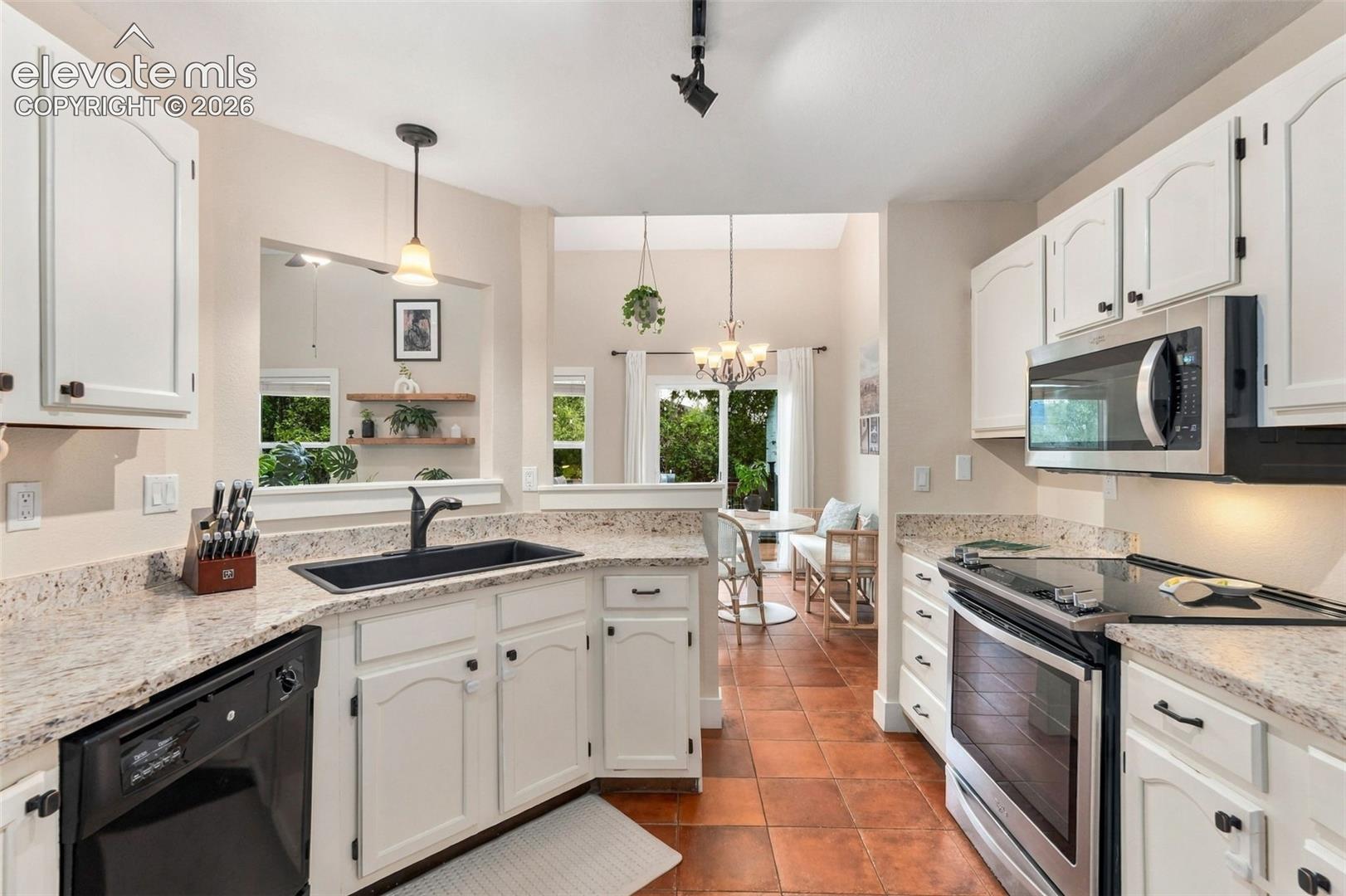 Listing photo 24 for 271 N Holcomb Circle