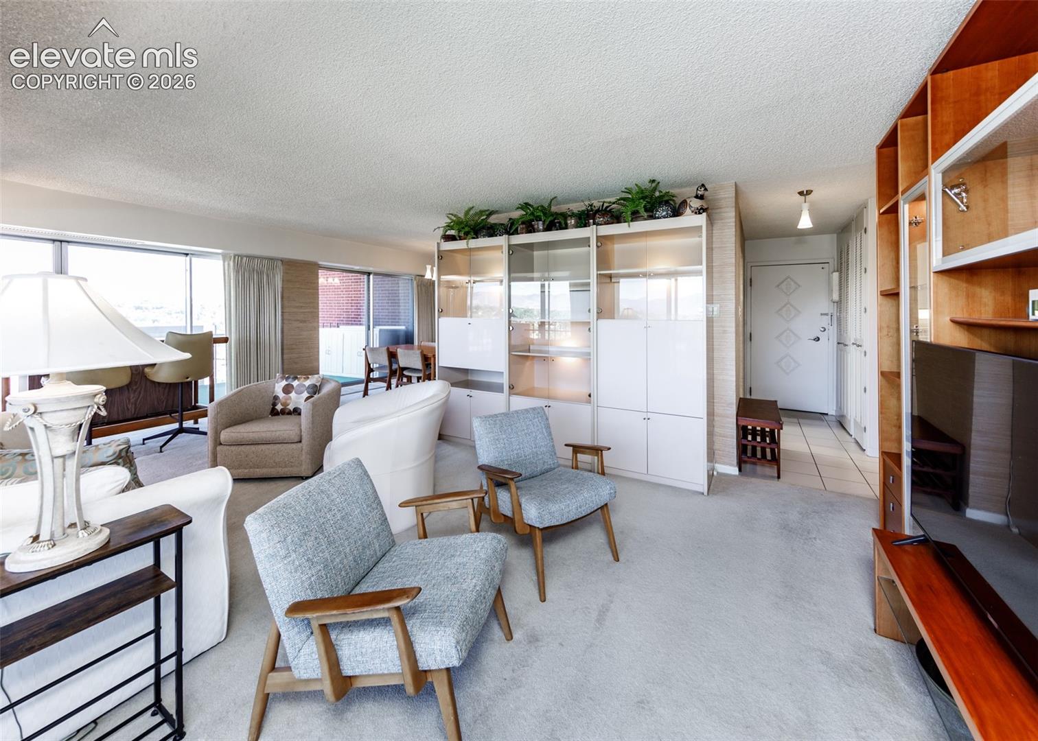 411 Lakewood Circle, photo 3