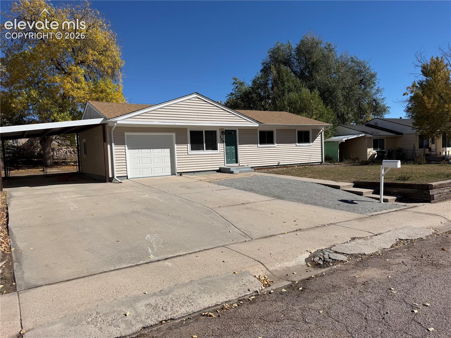 Listing photo 2 for 329 Sherri Drive