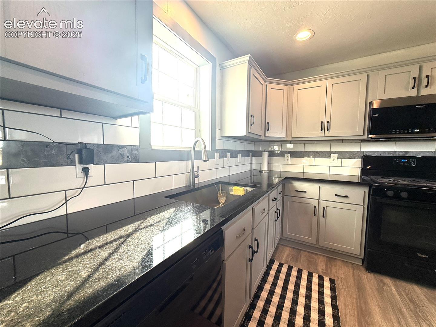 Listing photo 10 for 22716 County Road 2