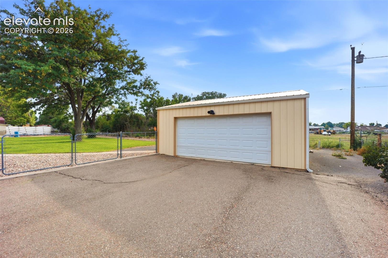 Listing photo 4 for 1581 Center Lane