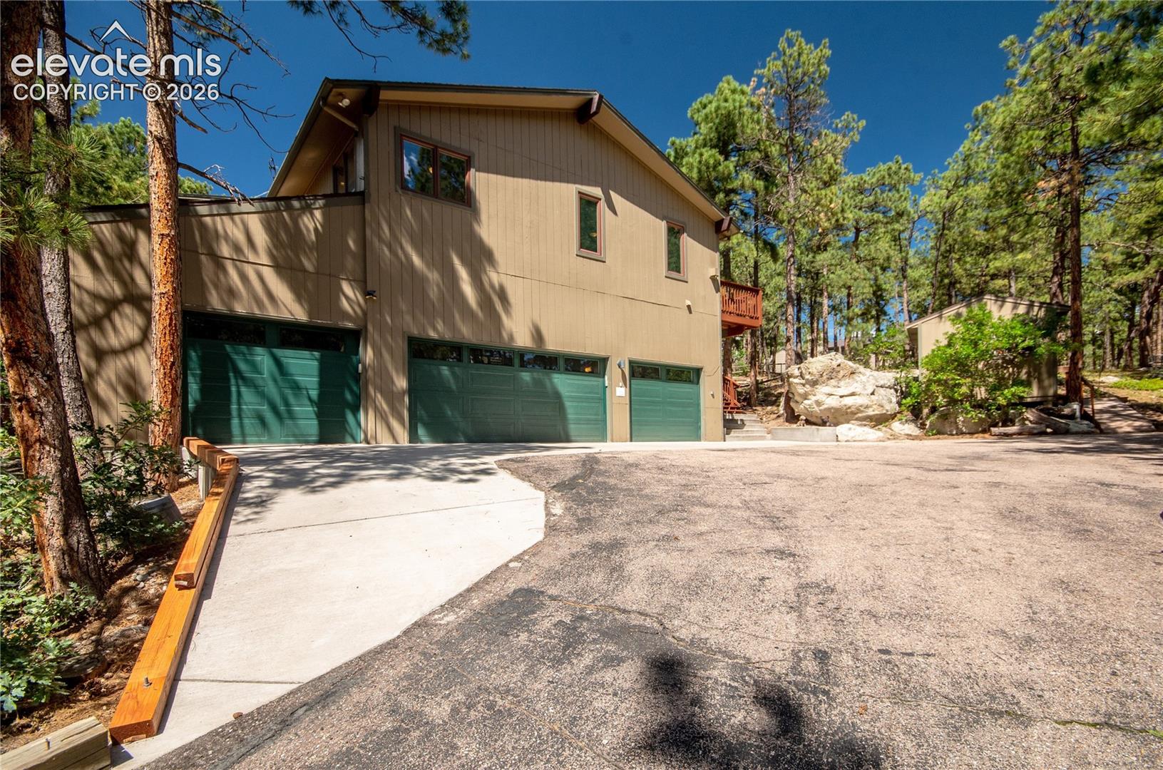 Listing photo 2 for 17360 E Caribou Drive