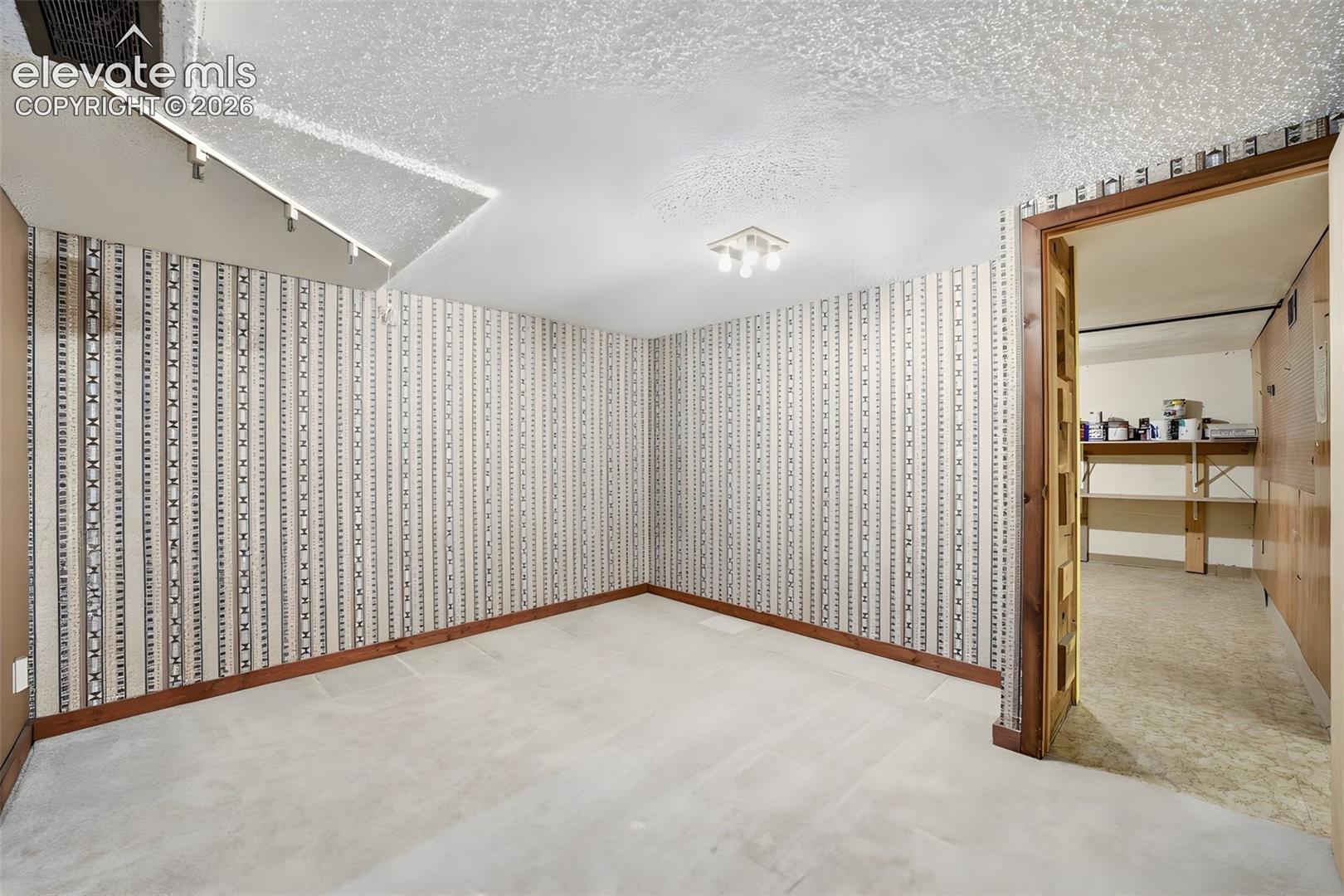 Listing photo 34 for 1406 Iowa Avenue
