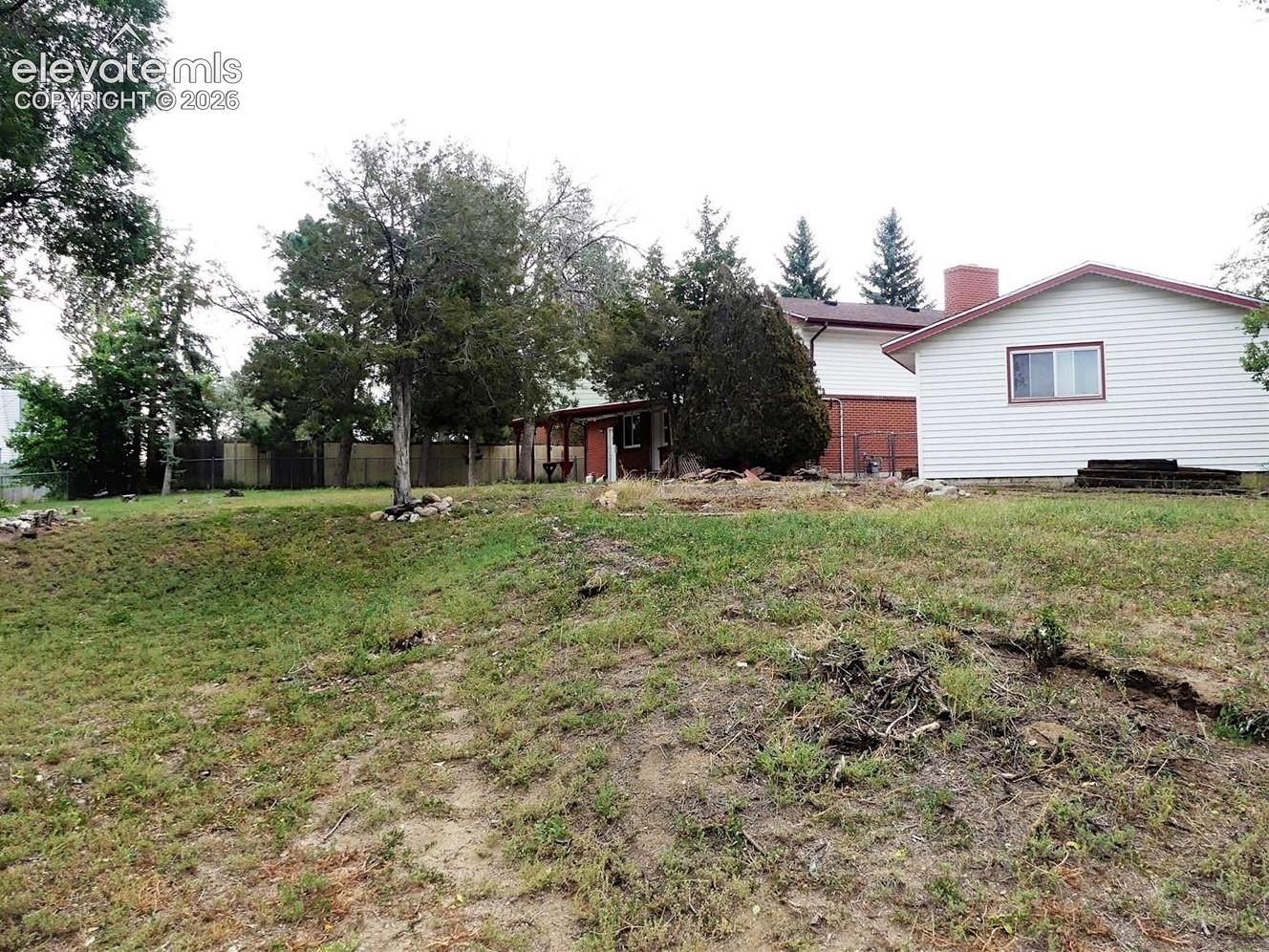 Listing photo 6 for 1104 Yosemite Drive
