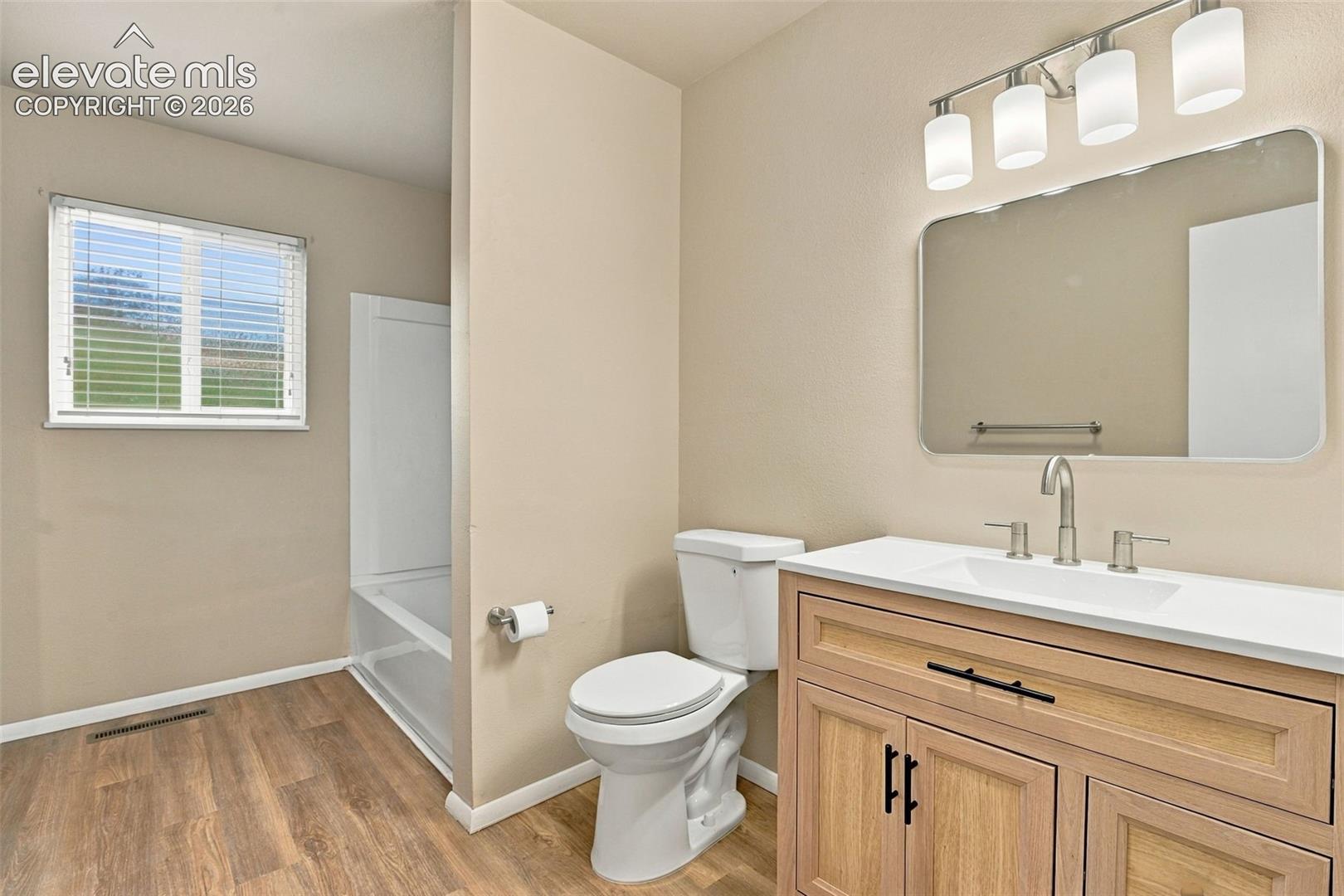 Listing photo 9 for 1070 Applewood Drive