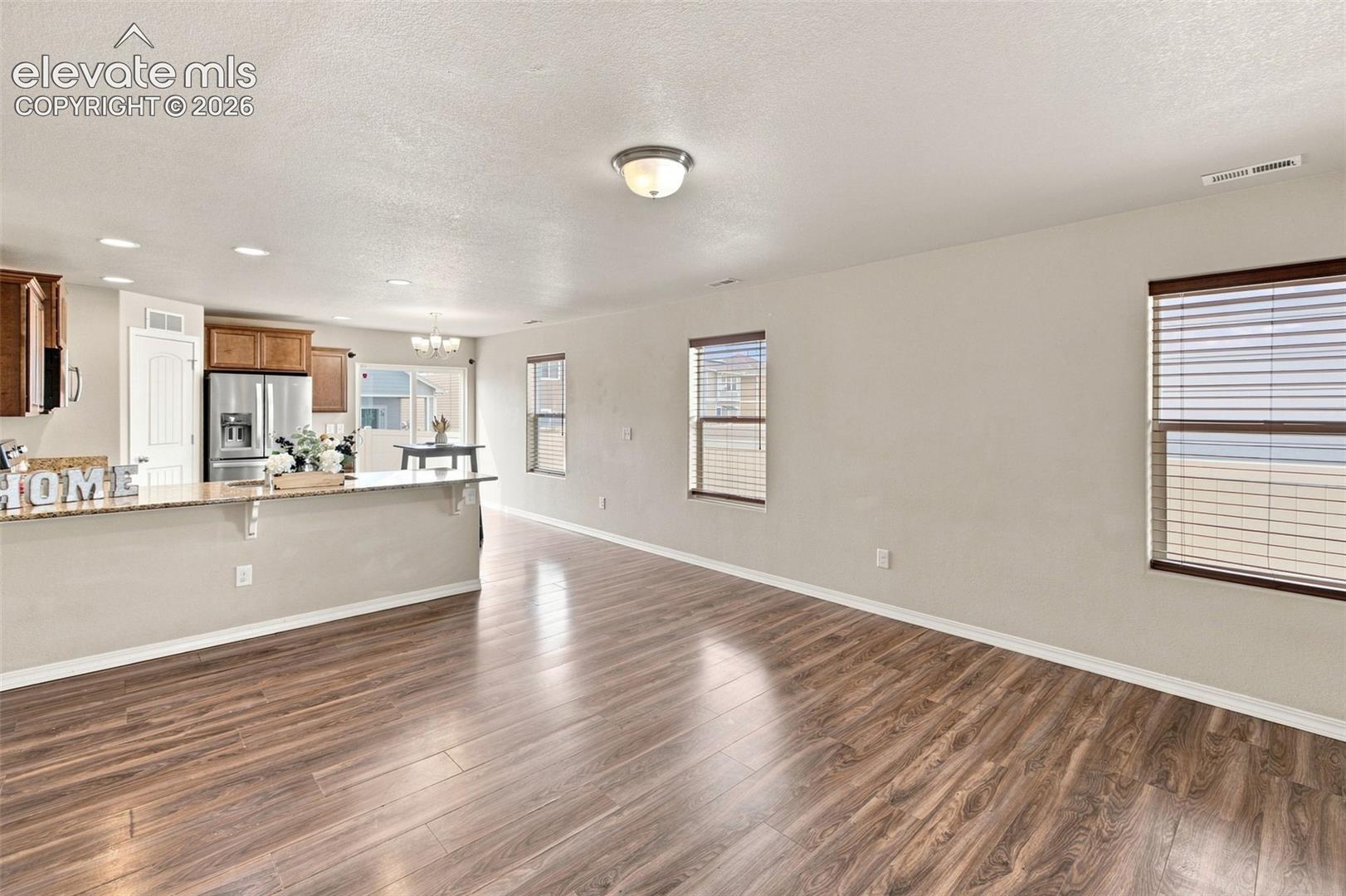 Listing photo 16 for 10864 Traders Parkway