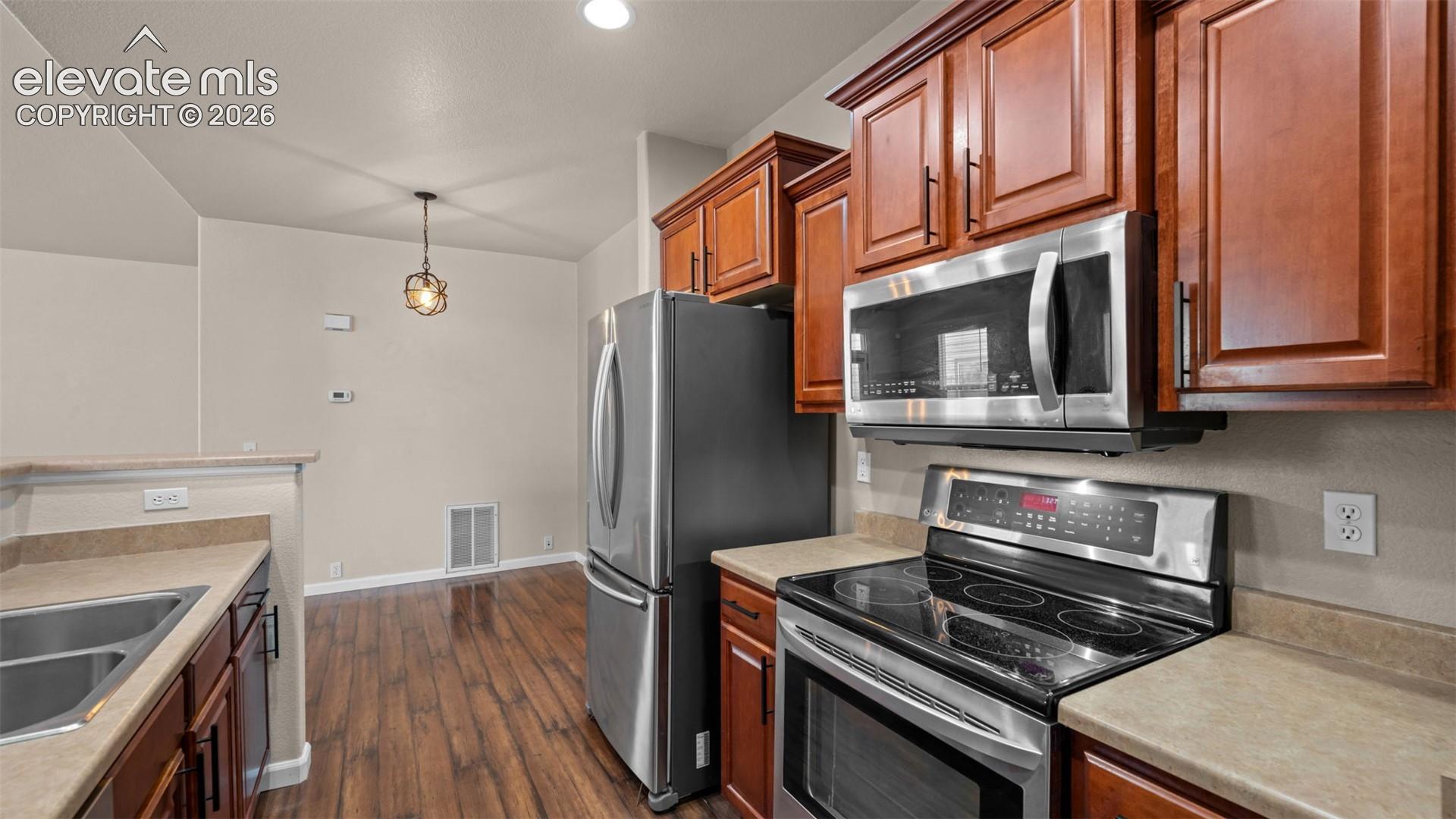 Listing photo 14 for 7514 Jaoul Point