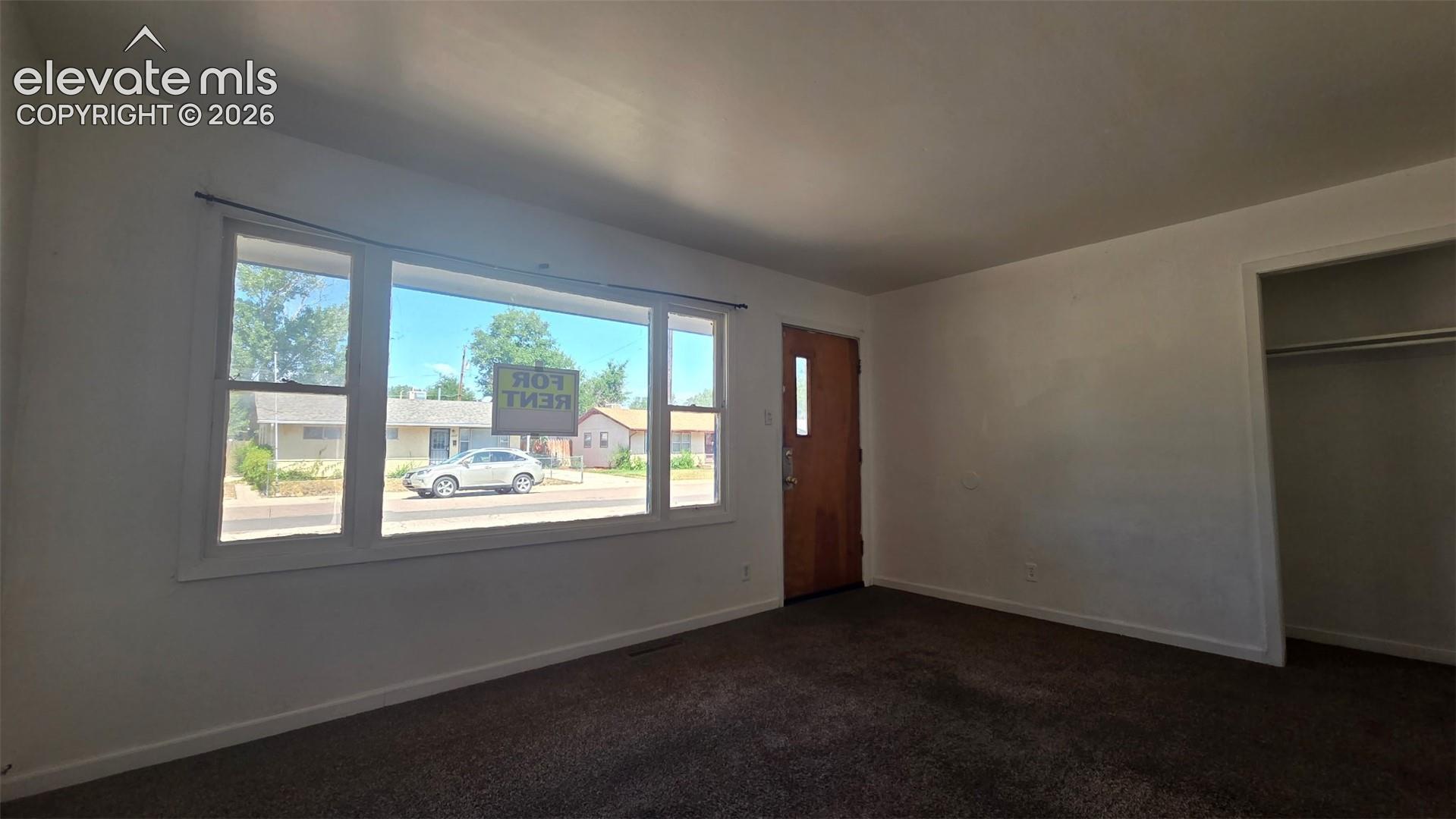 Listing photo 3 for 2640 Forsythia Street