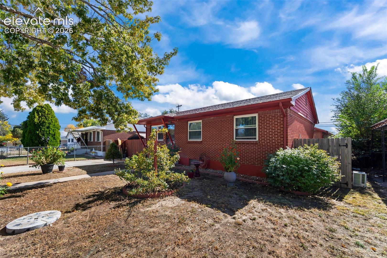 Listing photo 2 for 2227 Saranac Drive