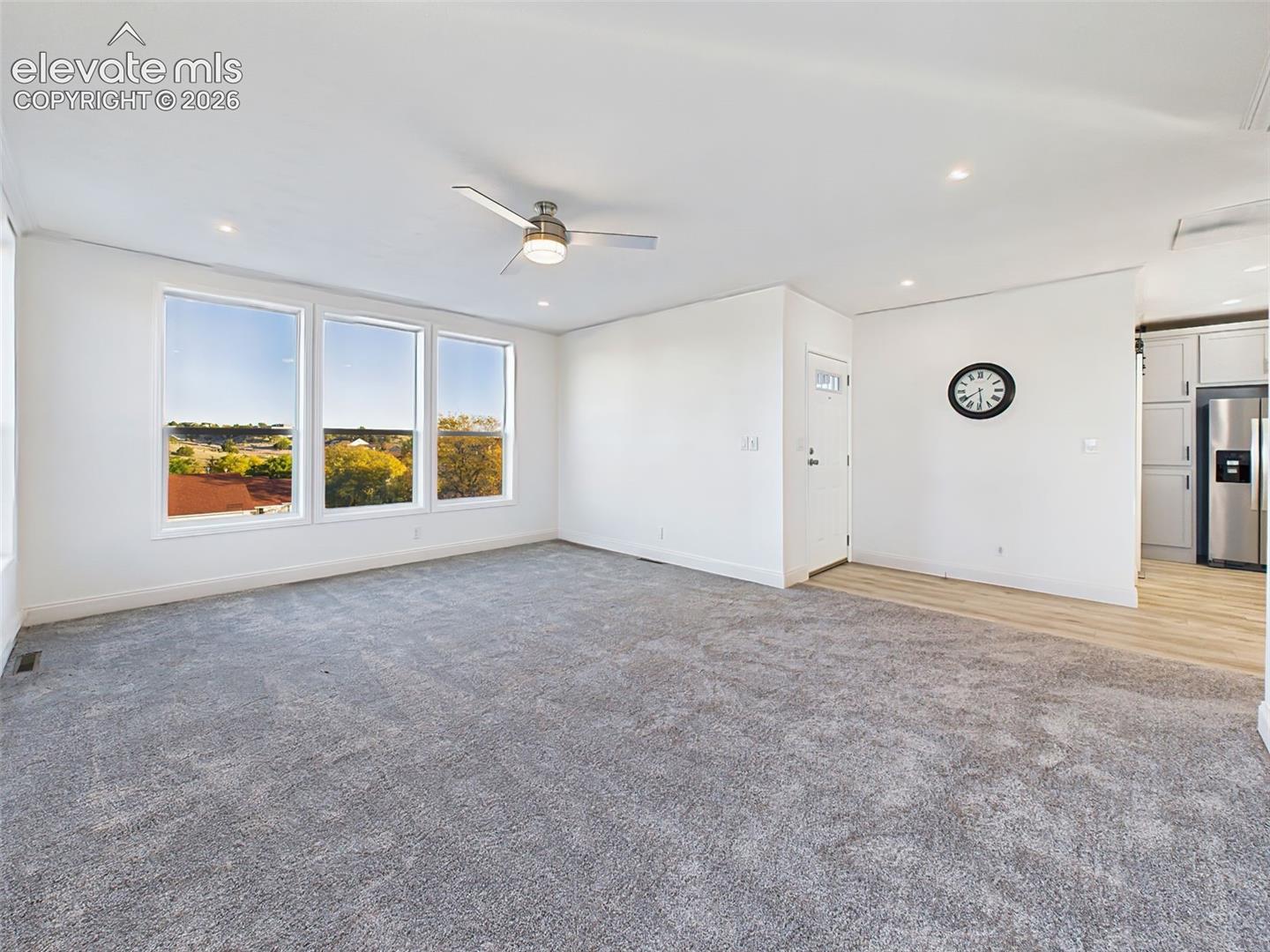 Listing photo 9 for 893 S Greenway Avenue