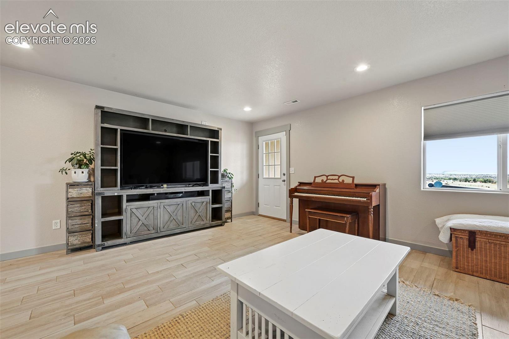 Listing photo 4 for 4966 Beckwith Drive