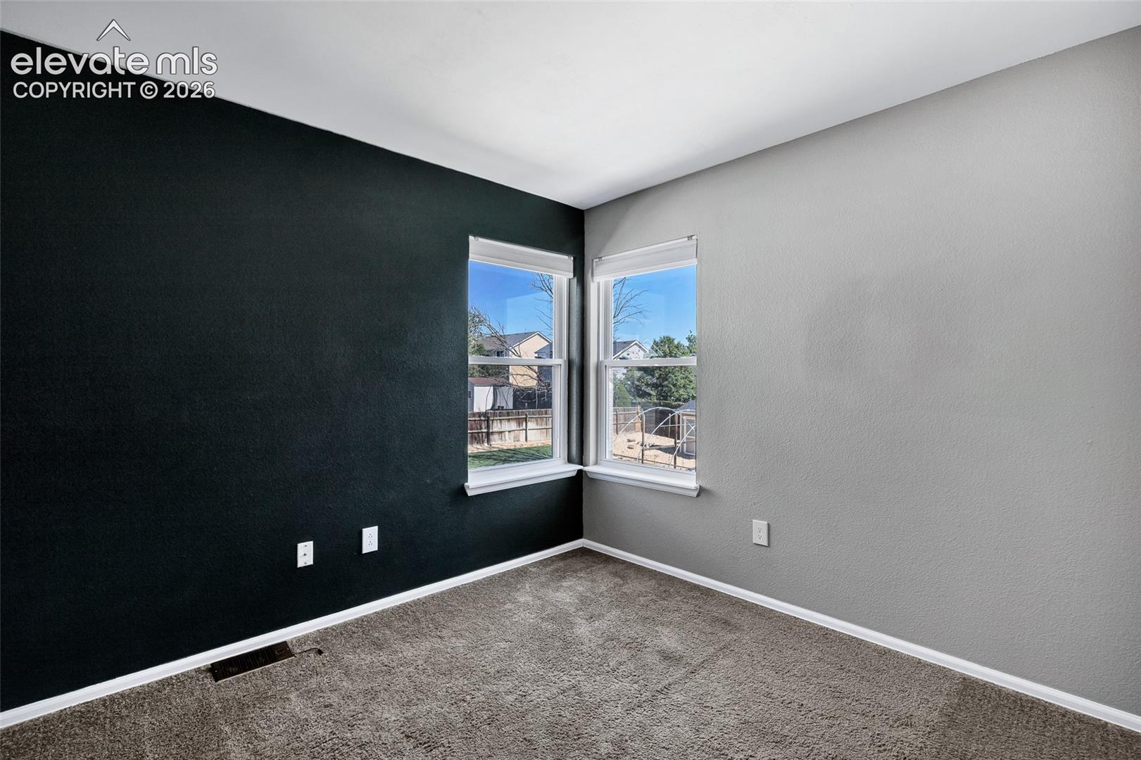 Listing photo 26 for 848 Regent Court