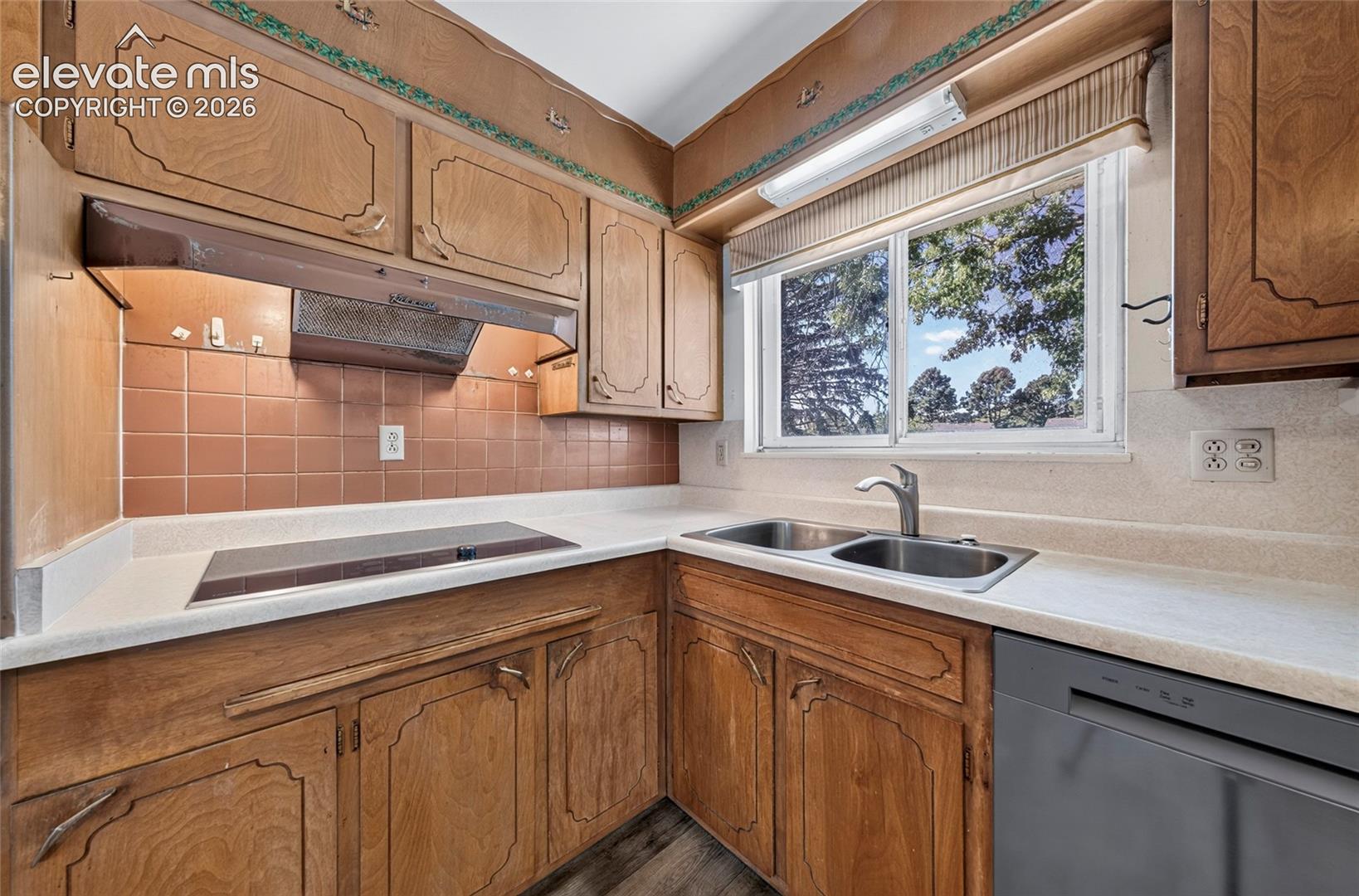 Listing photo 11 for 2014 Wold Avenue