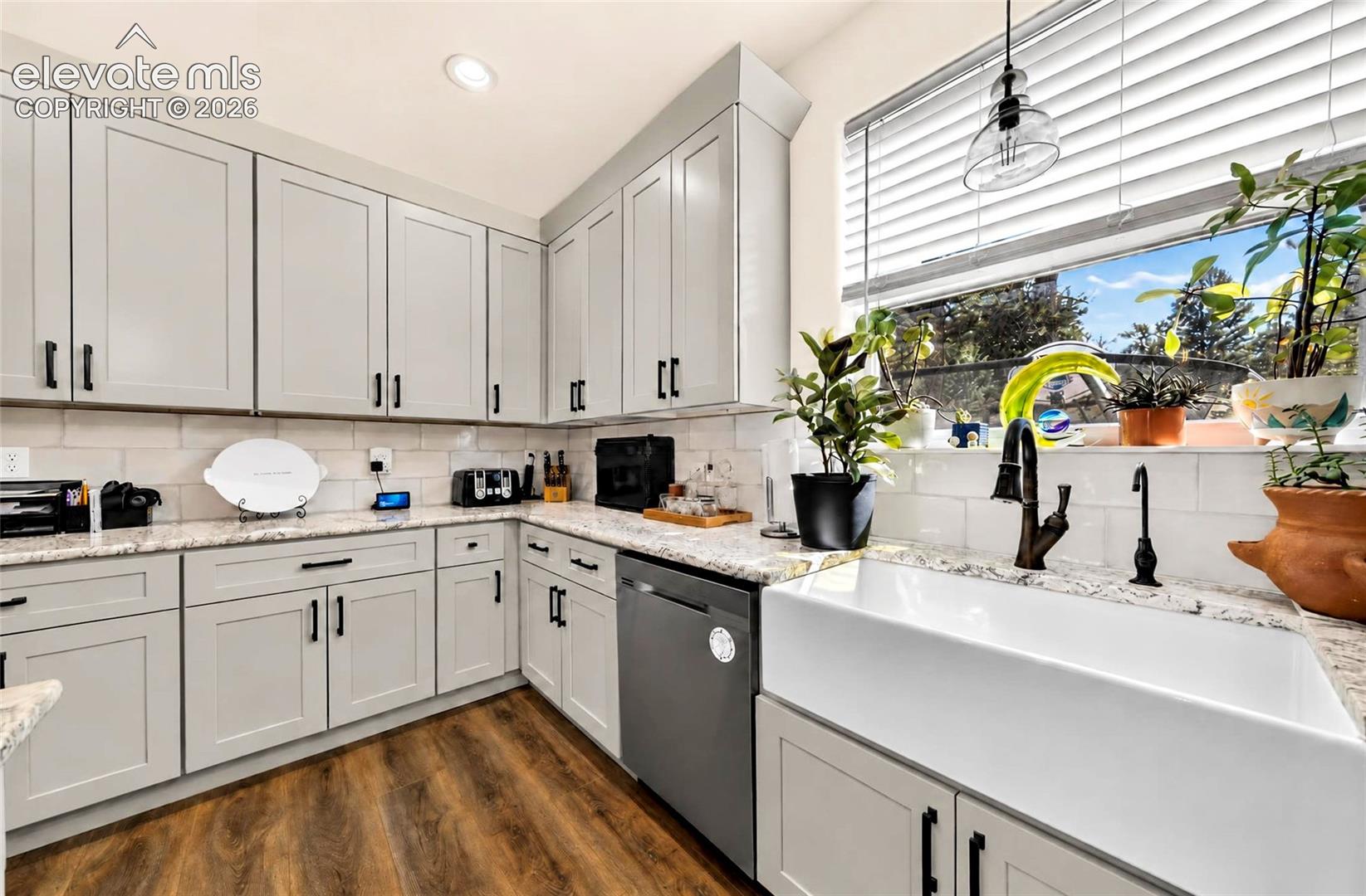 Listing photo 17 for 258 Turnabout Lane