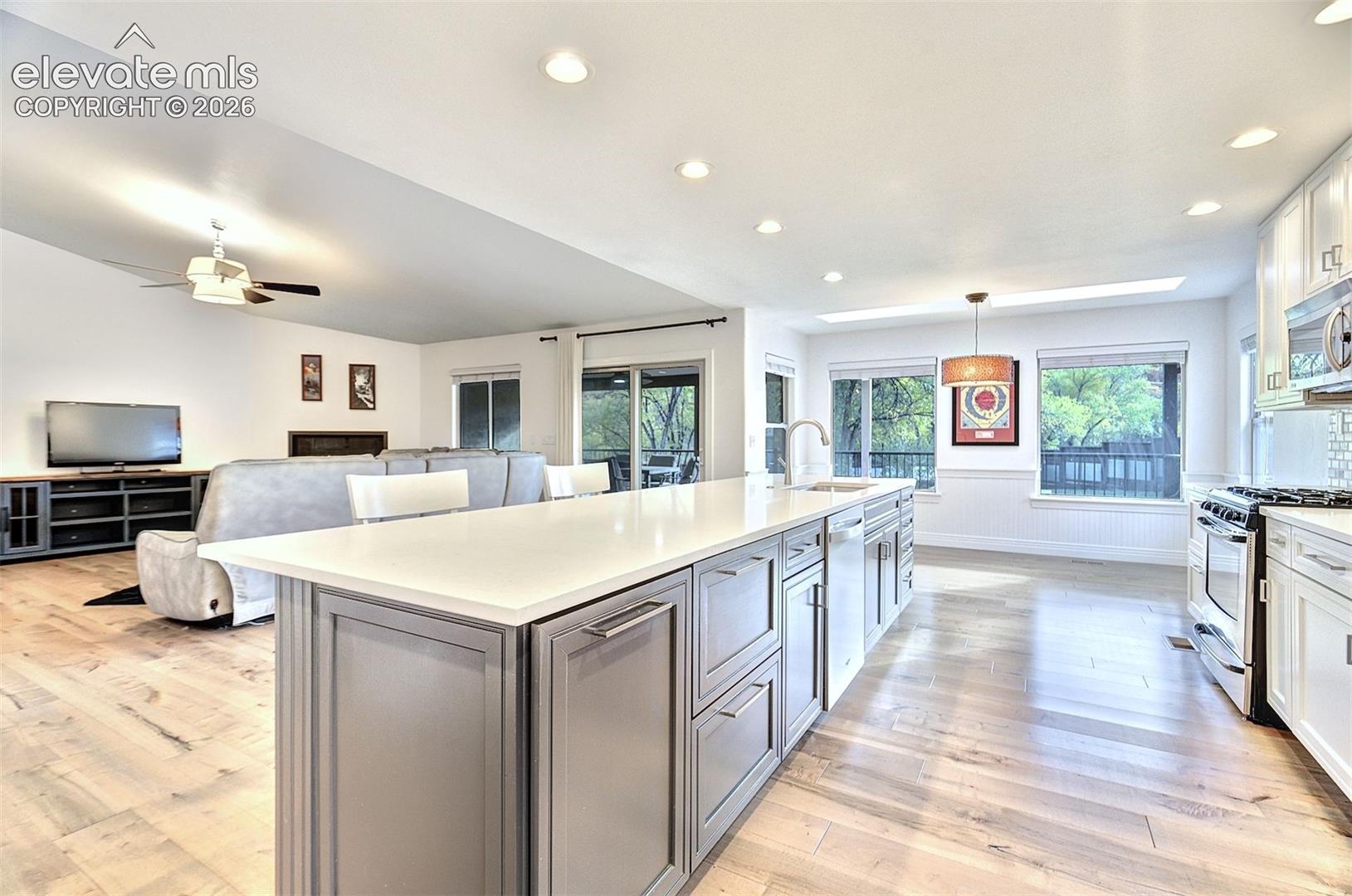 Listing photo 11 for 1825 Parkview Boulevard