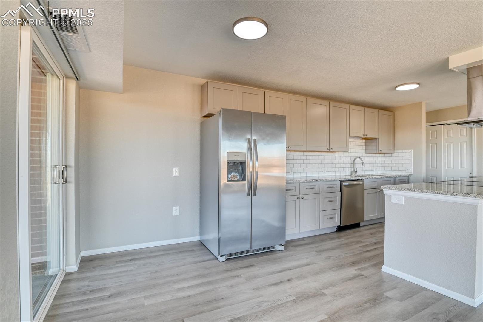 411 Lakewood Circle, photo 4
