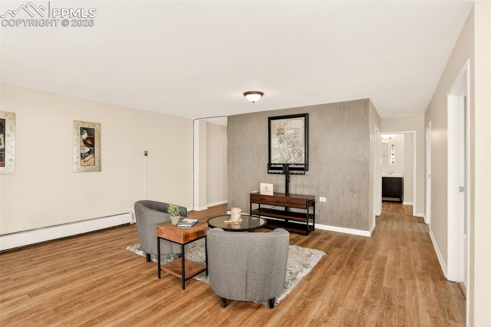 Listing photo 5 for 1111 N Ash Street 110