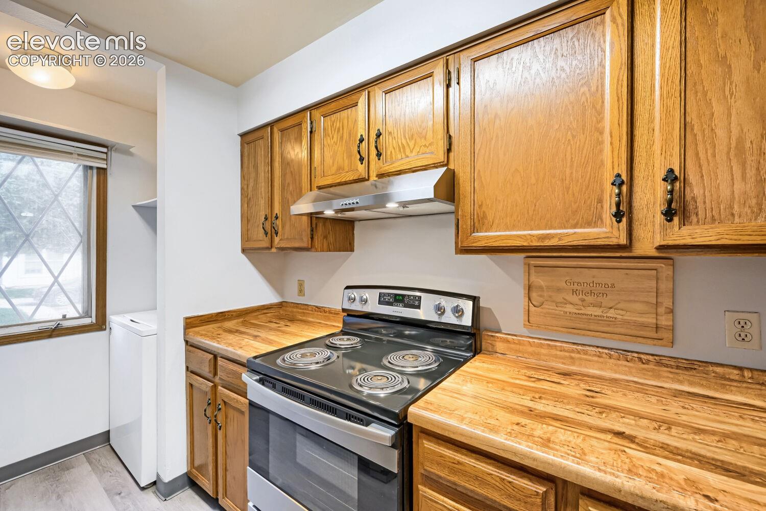 Listing photo 6 for 3515 Queen Anne Way
