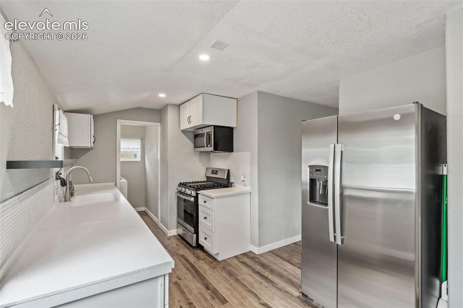 Listing photo 18 for 1726 E Evans Avenue