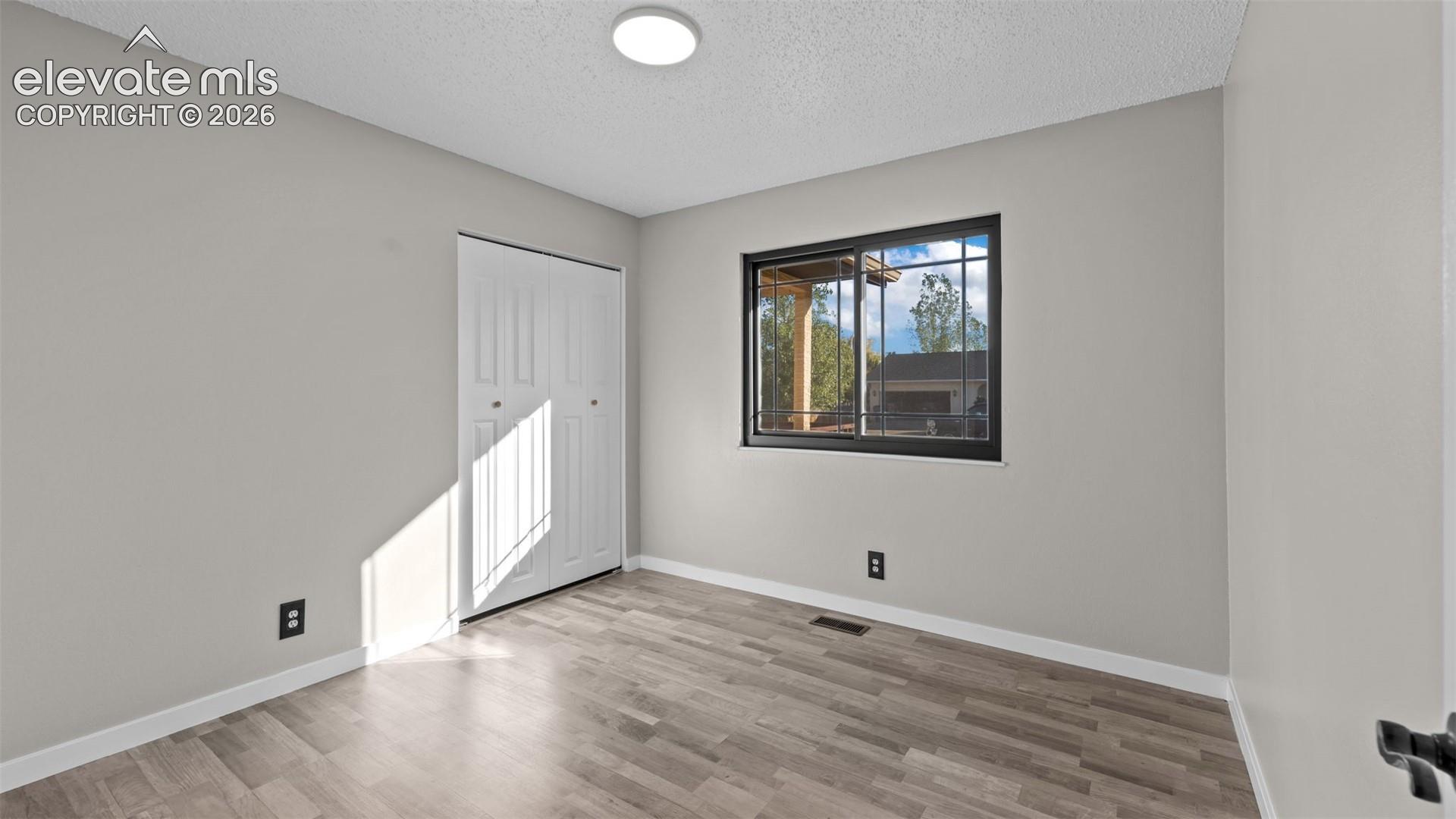 Listing photo 14 for 465 S Falcon Drive
