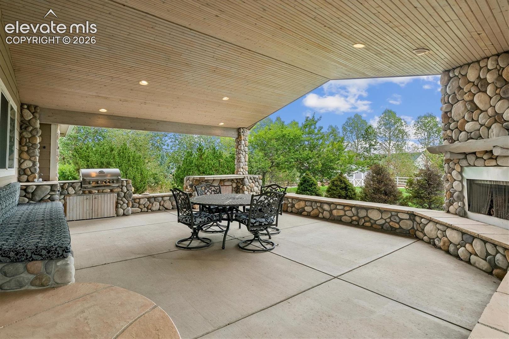 Listing photo 23 for 7765 Midnight Road