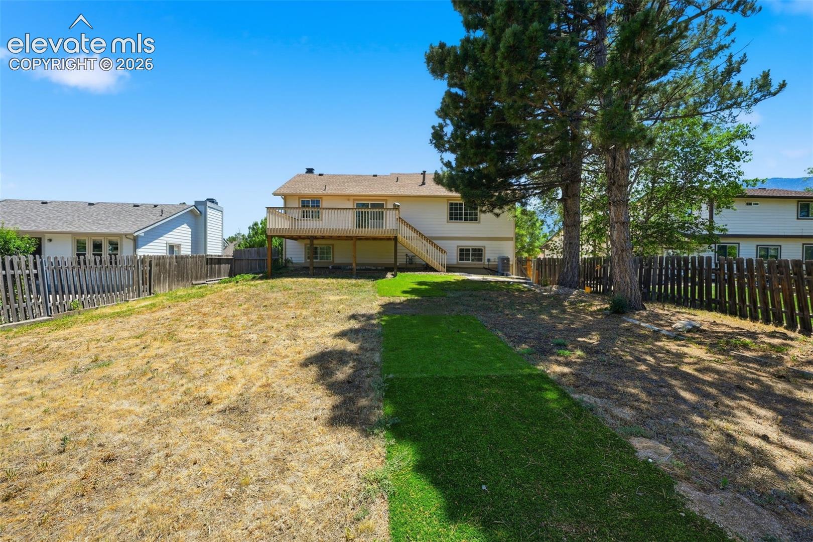 Listing photo 5 for 780 Bayfield Drive