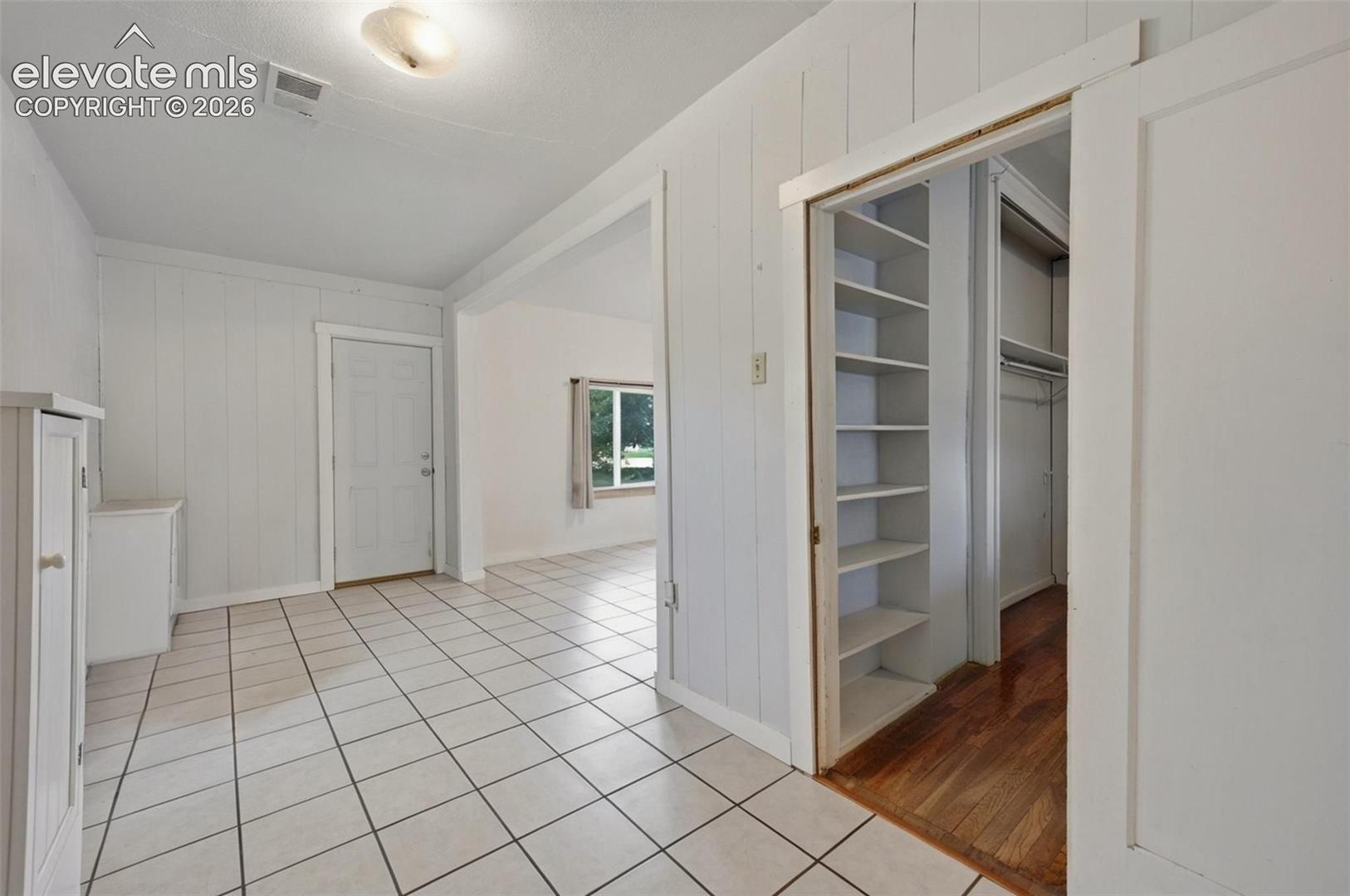 Listing photo 16 for 35270 Ford Road