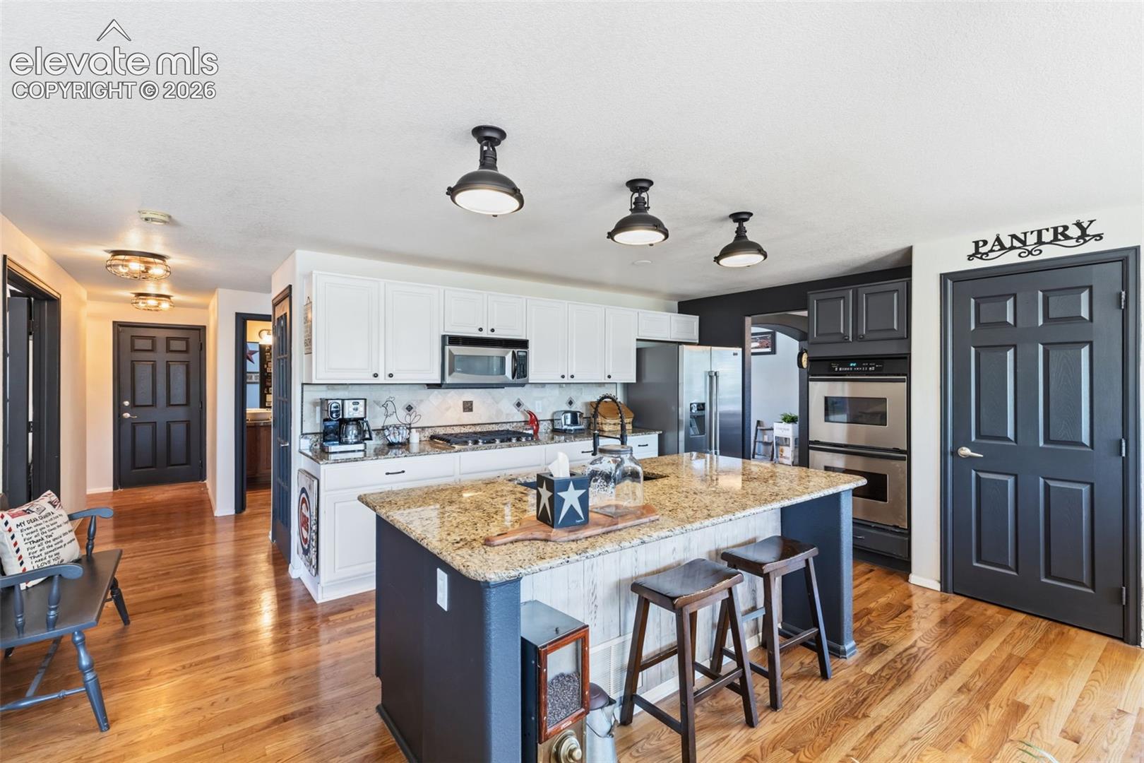 Listing photo 12 for 9197 Oakmont Road